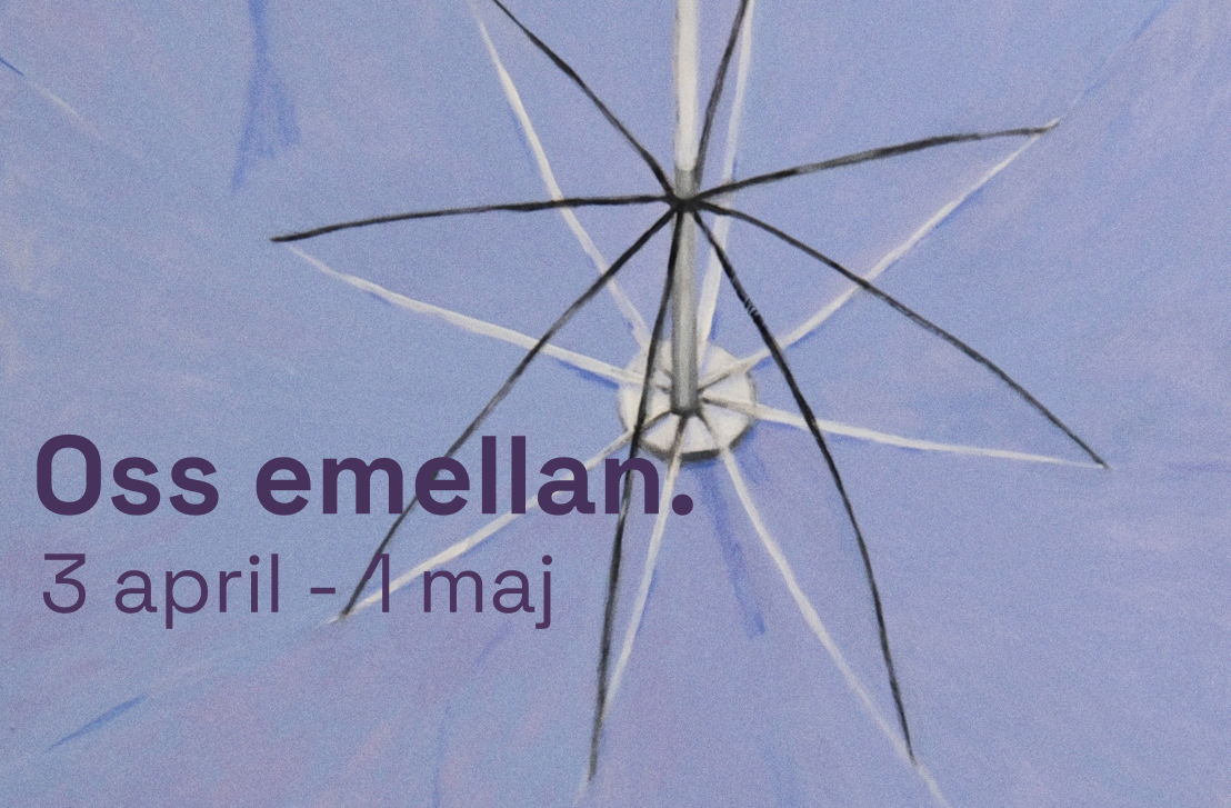 En tolkning av en oceanisk stjärna på en blå bakgrund med texten "Oss emellan. 3 april - 1 maj".