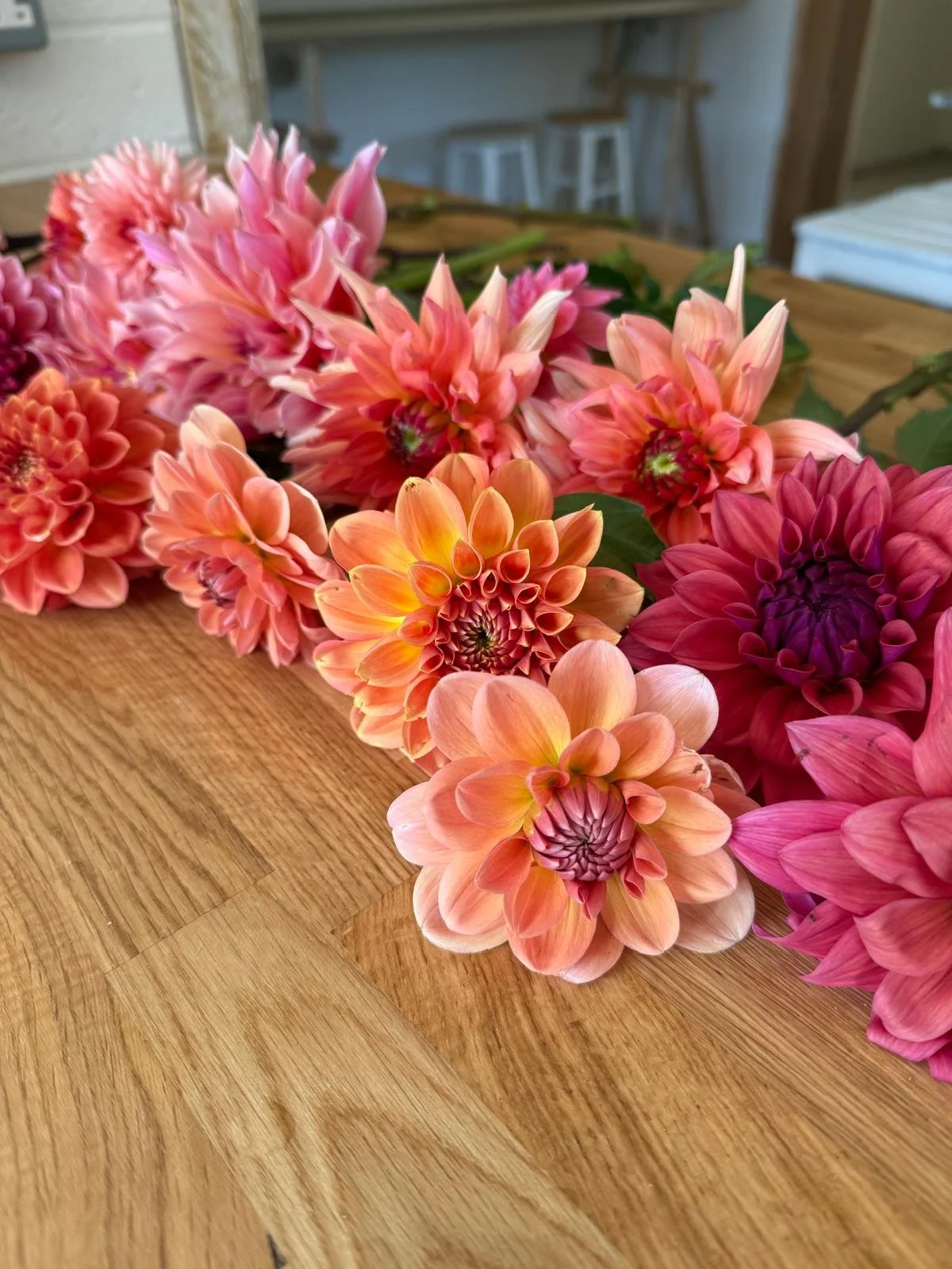 dahlia bouquet workshop at the flower farm