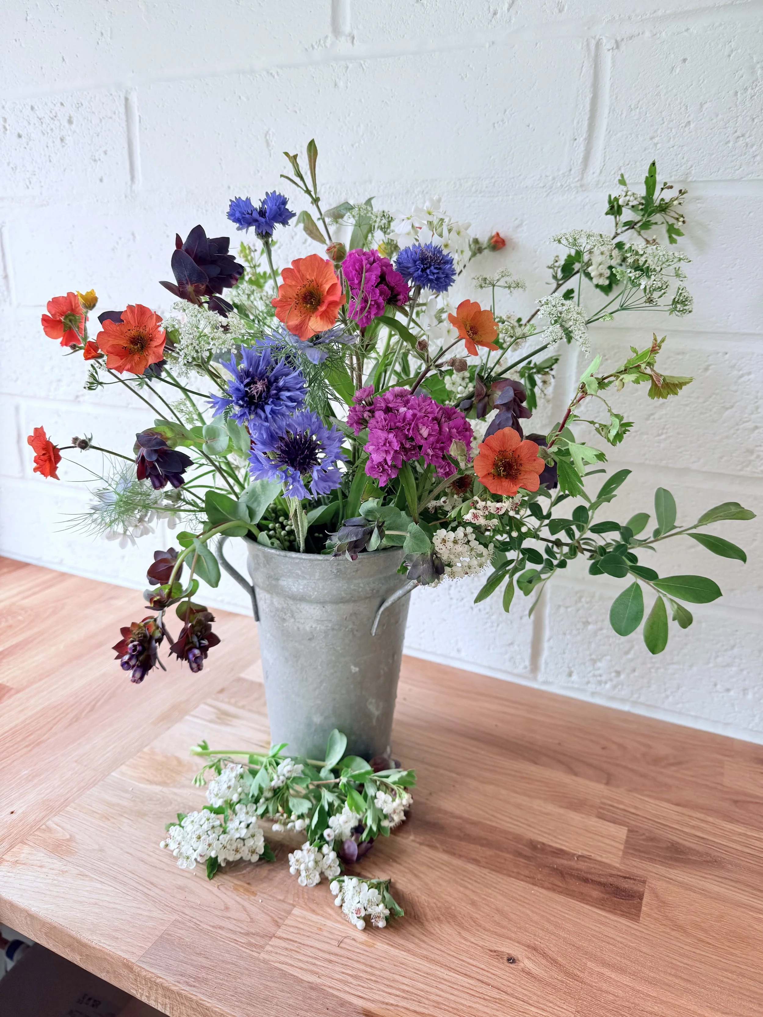 fresh-seasonal-flowers-British-flowerfarm