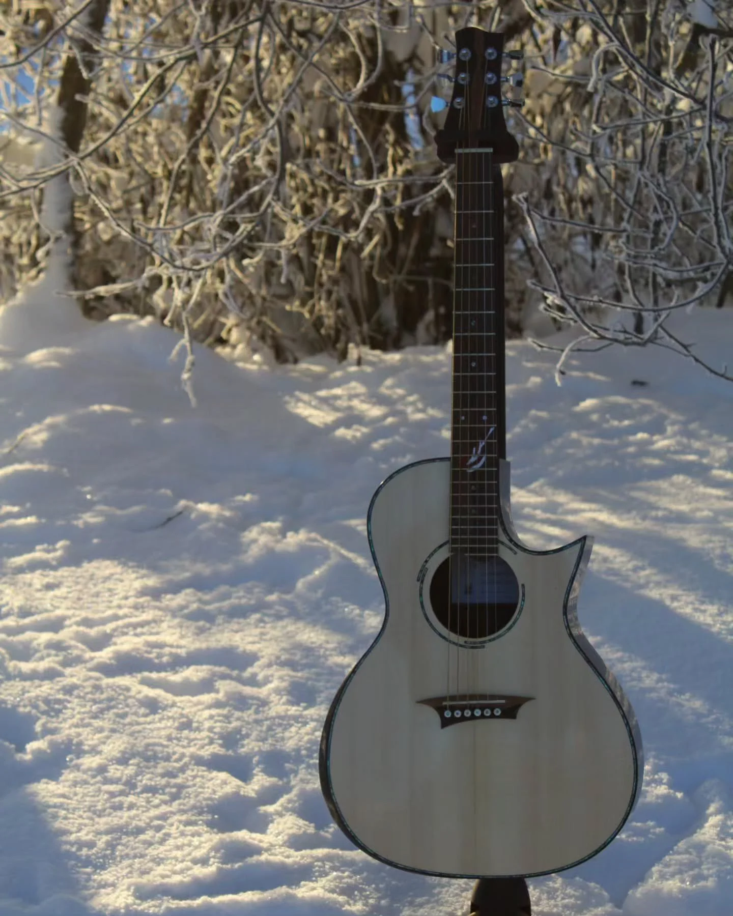 This is my fourth guitar. It's the same model as the steel strings before but with some added features. 

#guitar #luthier #guitarmaker #boutiqueguitar #steelstring  #madebyhand #mahogany #ziricote #wenge #spruce
