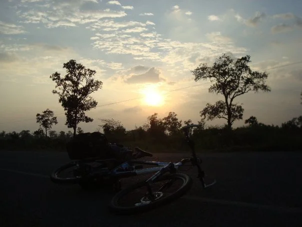 sunset on the way to anlong veng.jpg