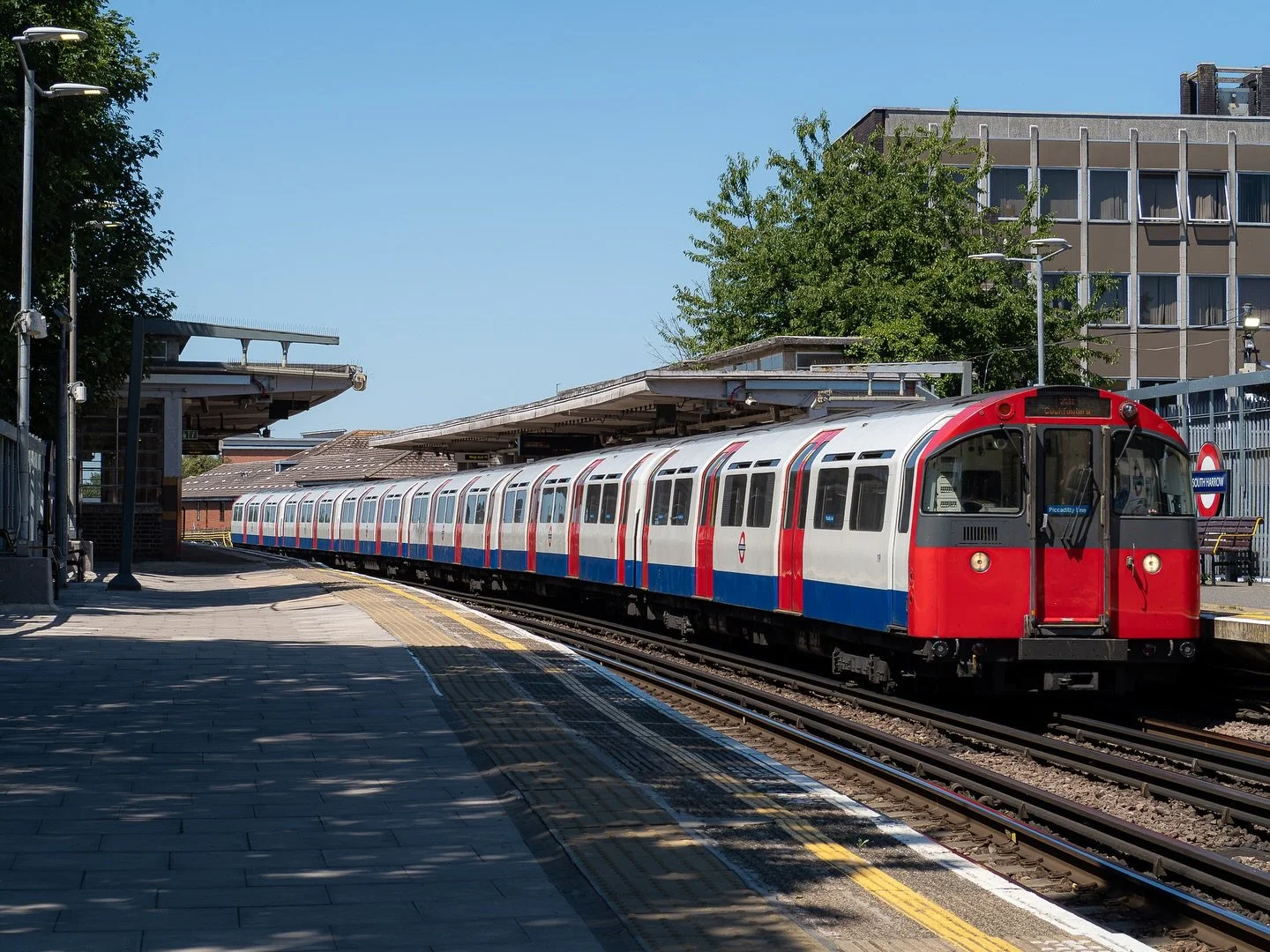 -South Harrow Stopper-

🚉 - 1973 Stock
🛤 - @transportforlondon
📍 - South Ealing
📅 - 12/07/25, 13:43:07

#southharrow #electricmultipleunit #northlondon #ukrailscene #ukrailphotography #ukrailwaypics #trainsofinstragam #trainstagram #railway #rail