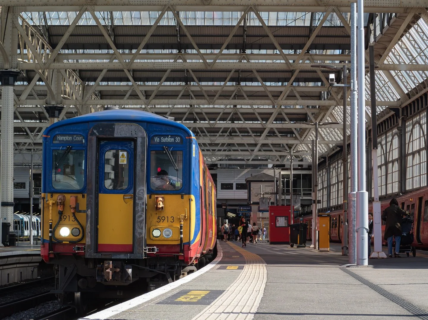-An Extinct Subclass-

🚉 - 455913 (BR Class 455)
🛤 - @sw_railway 
📍 - London Waterloo [WAT]
📅 - 02/09/25, 10:33:30

#waterloo #electricmultipleunit #southwesternrailway #southlondon #ukrailscene #ukrailphotography #ukrailwaypics #trainsofinstraga
