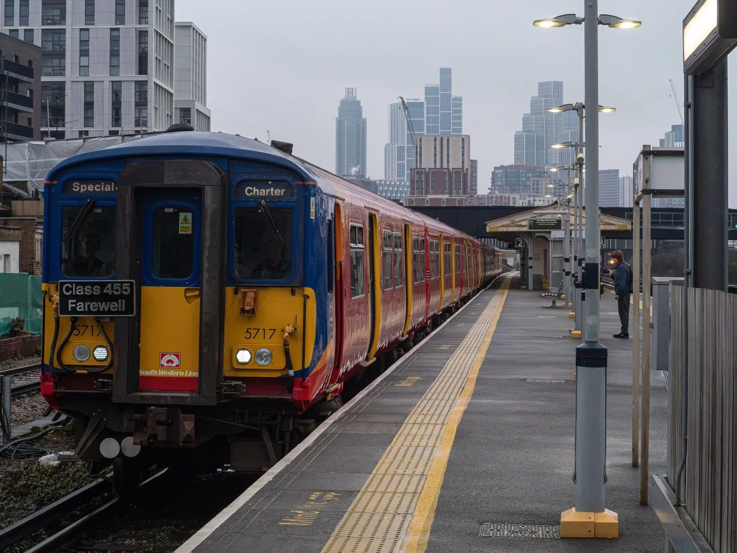 -Day 21: GOODBYE 455-

🚉 - 455717, 455727, 455871 (BR Class 455)
🛤 - @sw_railway 
📍 - South London&amp; Surrey
📅 - 21/12/25, Various

#vauxhall #electricmultipleunit #southwesternrailway #southlondon #455farewell