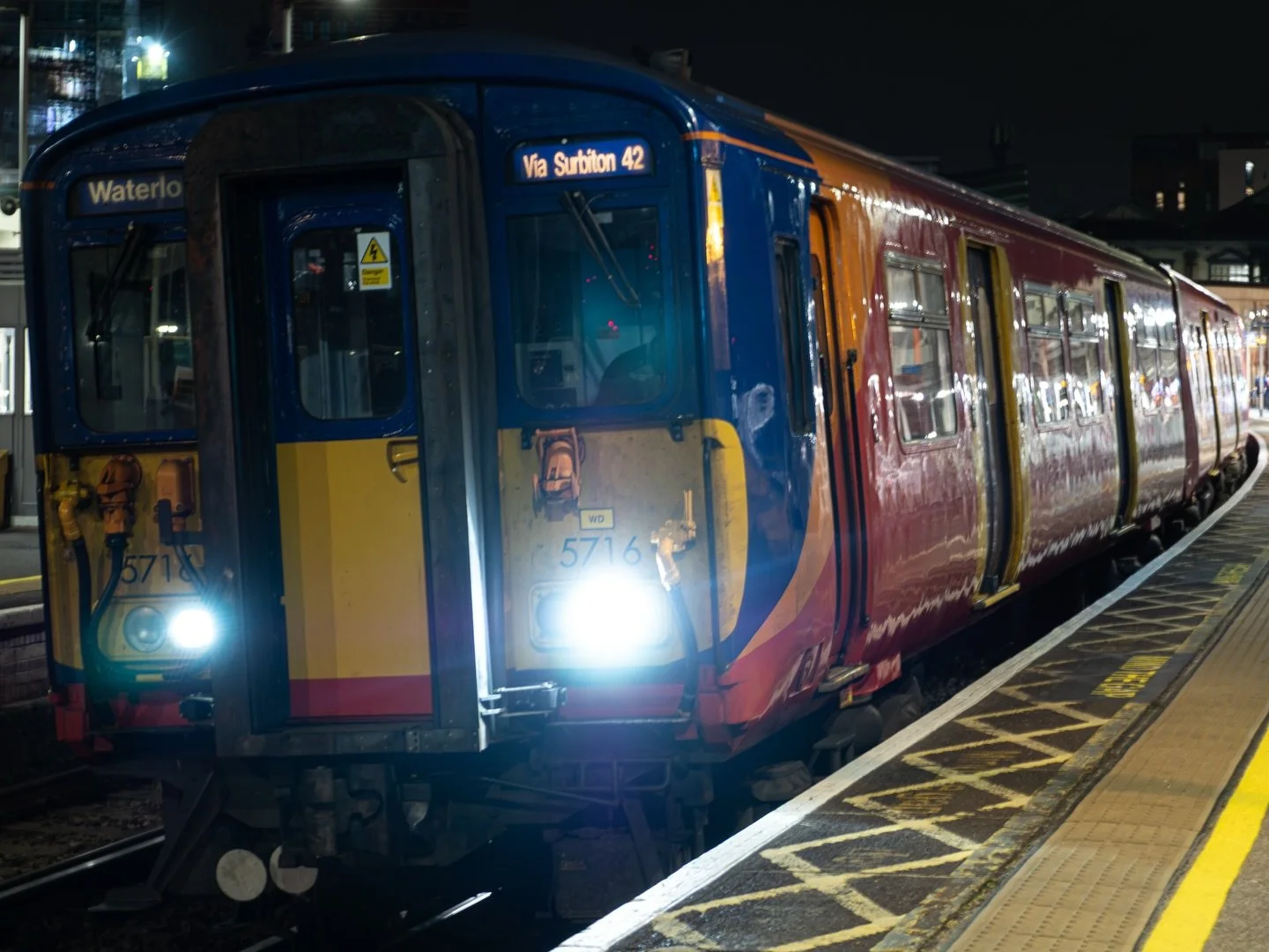 -Day 24: (Potentially) My Last One-

🚉 - 455716 (BR Class 455)
🛤 - @sw_railway 
📍 - Clapham Junction
📅 - 21/12/25, 18:58:22

#claphamjunction #electricmultipleunit #southwesternrailway #southlondon #455farewell