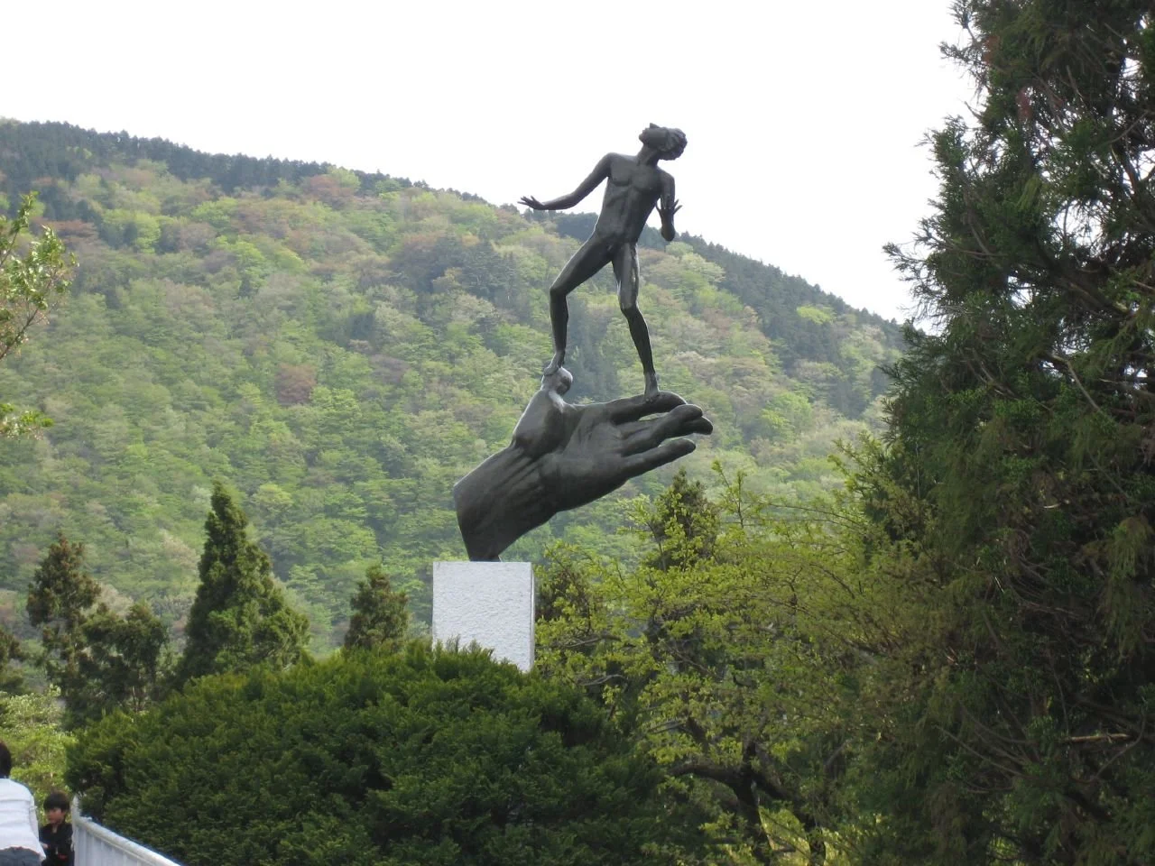 Hakone_open_air_museum_(16)(1).jpg