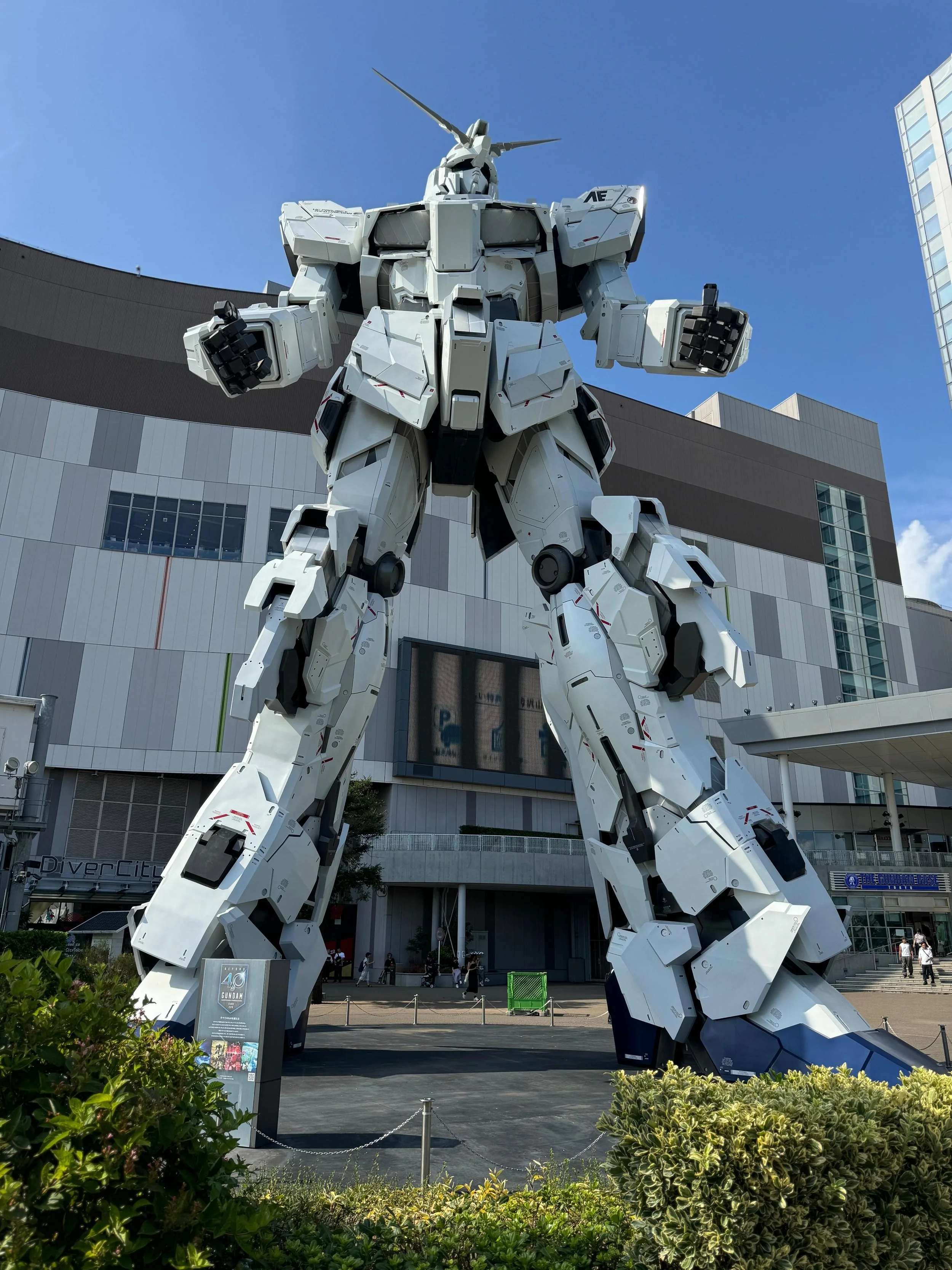 Life-size Unicorn Gundam statue at DiverCity Tokyo Plaza, Odaiba