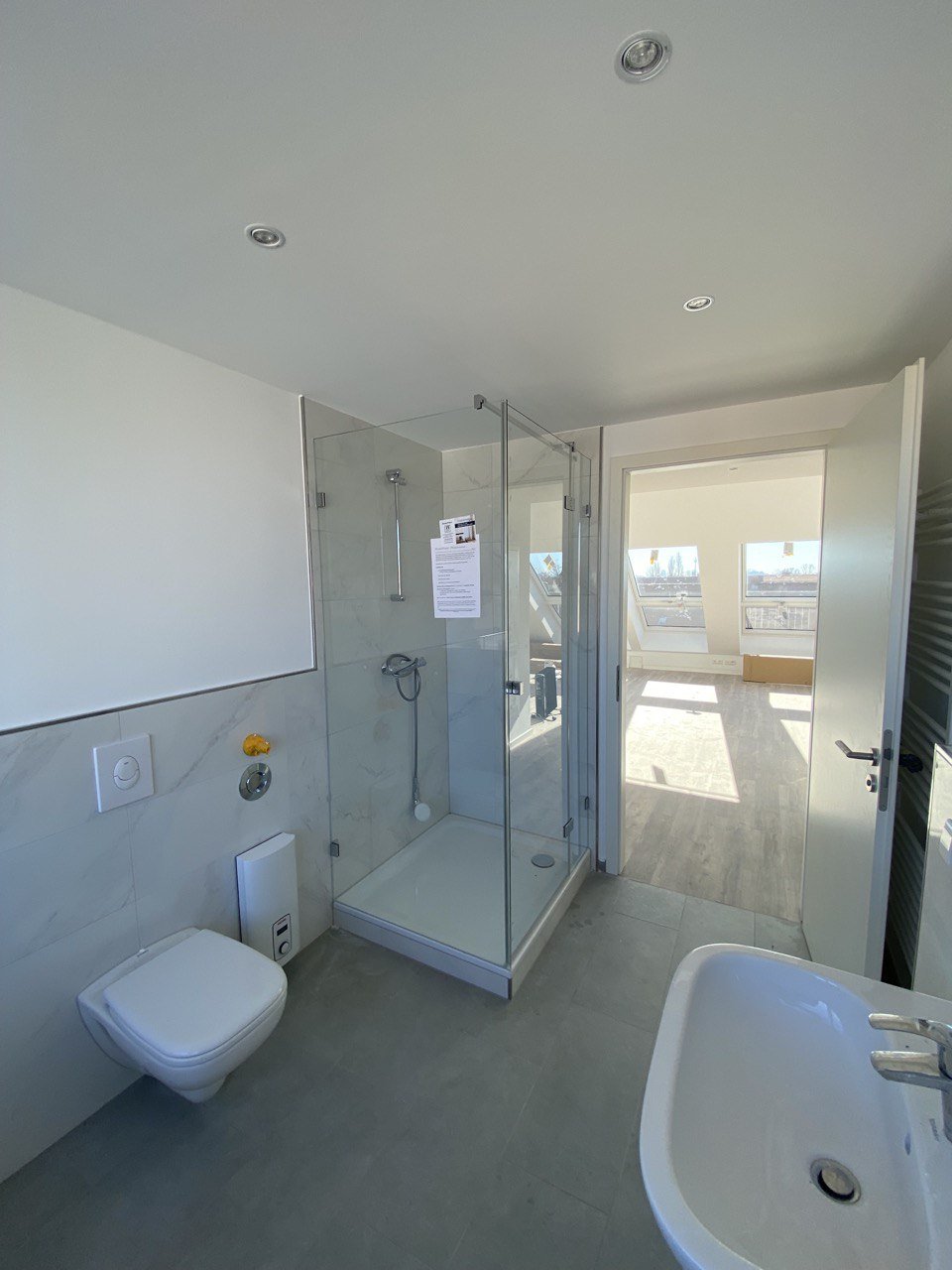 Bad von Wohneinheit 2