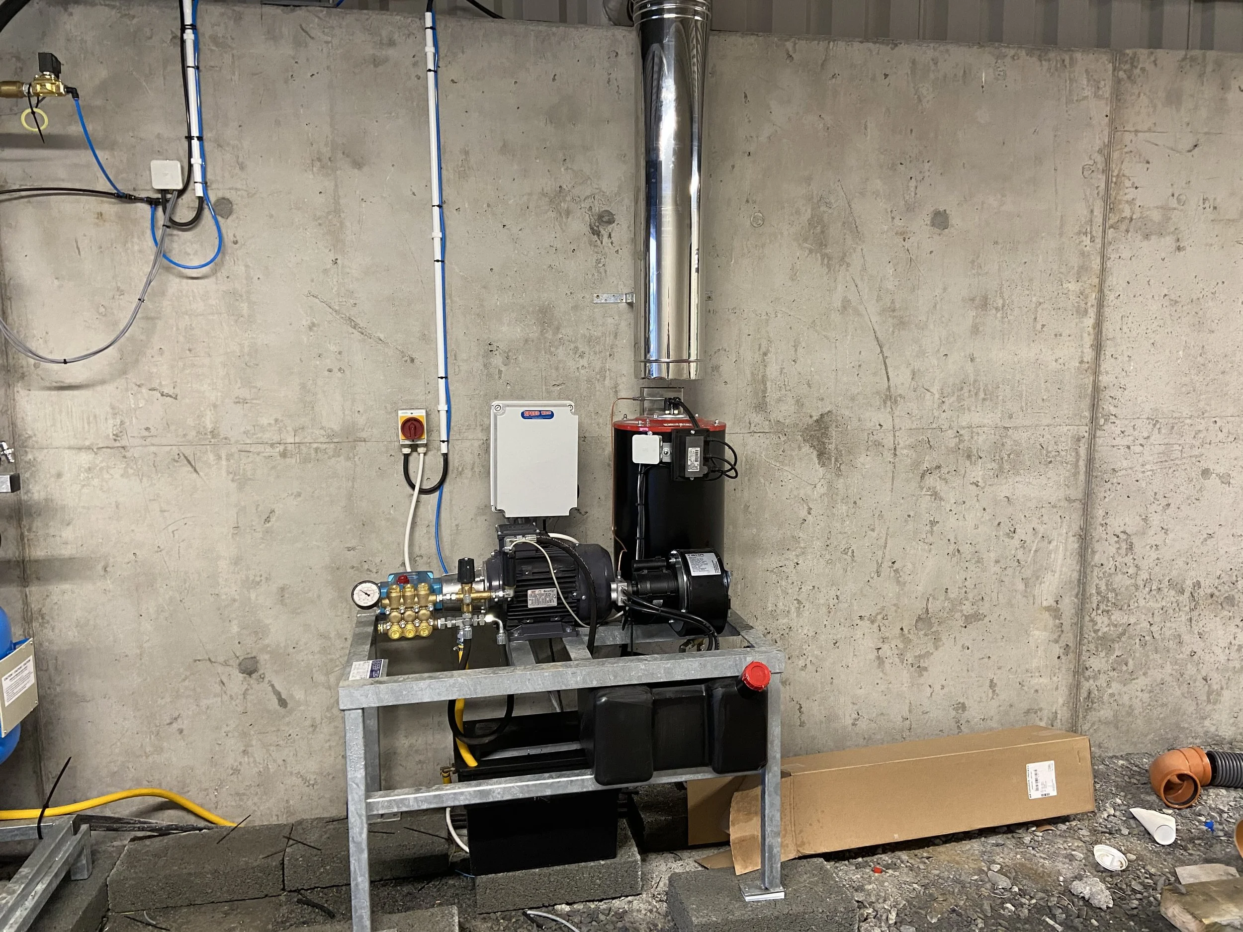 HCW on Galv Chassis..JPG