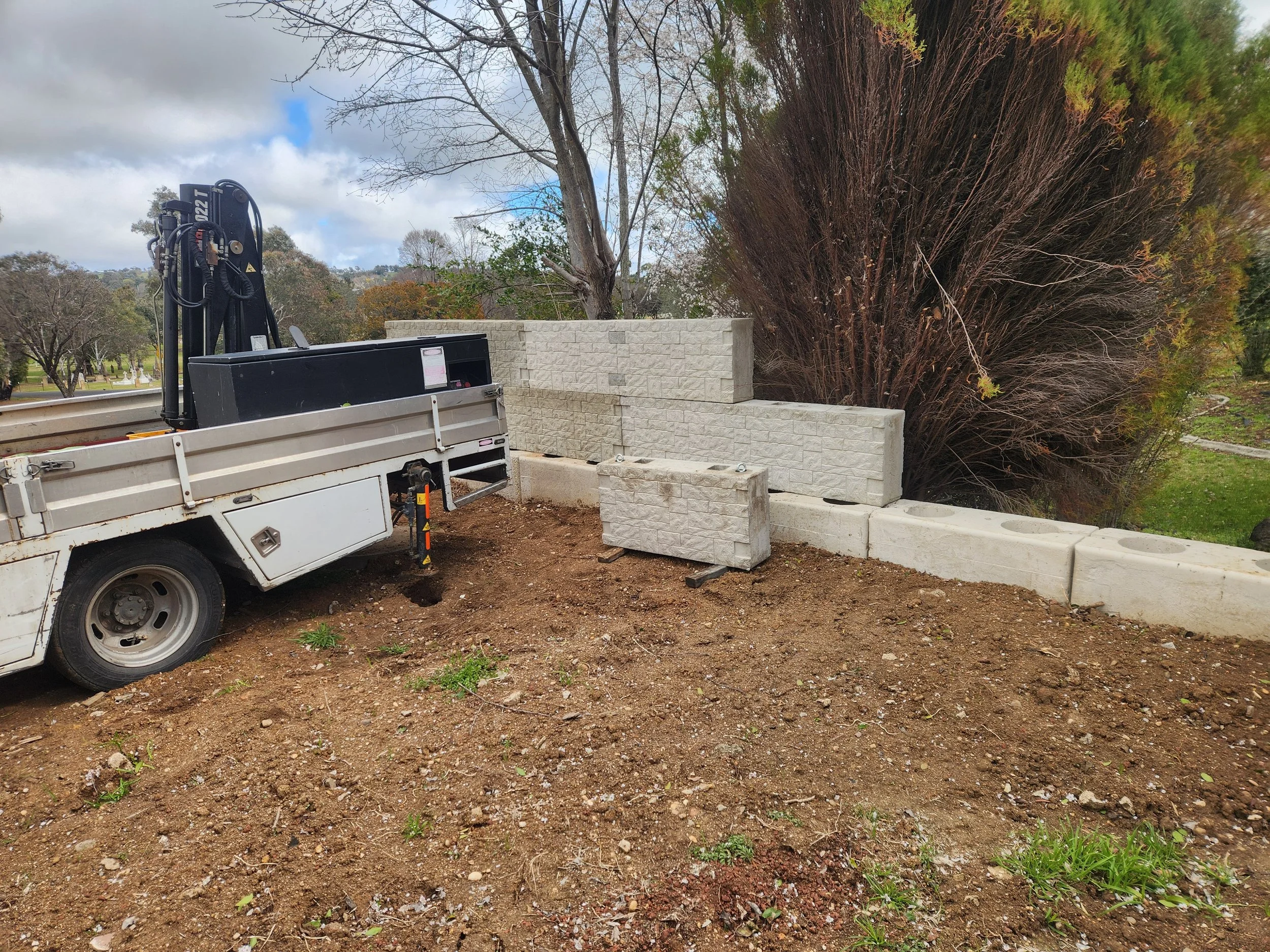Freestanding wall Blocks