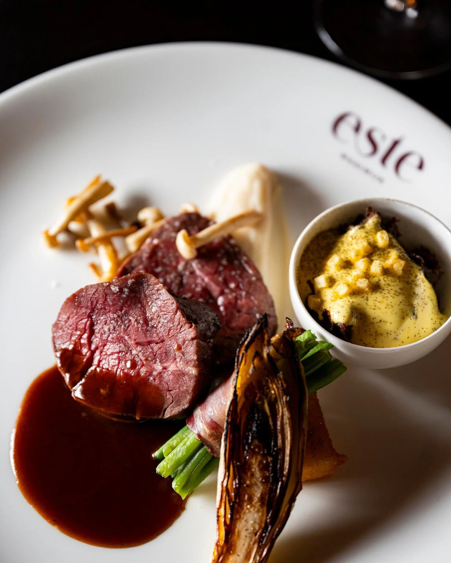 Prachtig winterweer. ❄️☀️
Tijd voor een lange lunch of een goed diner.

Tournedos.

#estewaalwijk #restauranteste #waalwijk #winterbijeste #lunchbijeste #dinerbijeste #zonderfranje #oudnieuw