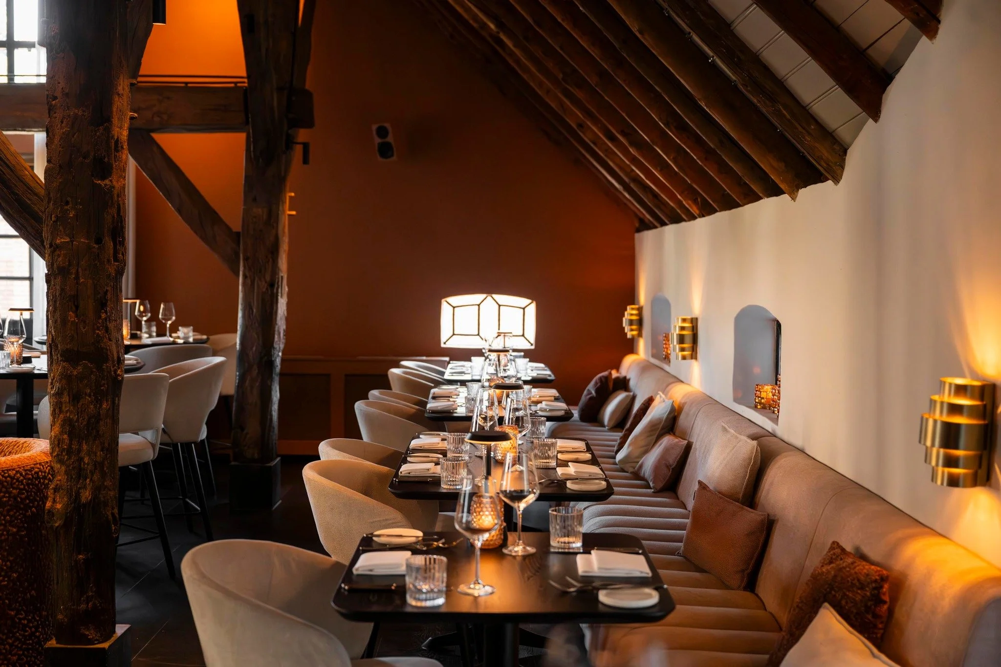 Geen vergadertafel, maar een echte tafel.
Hier voer je gesprekken die ertoe doen.

Reserveren kan via onze website.

#estewaalwijk #restauranteste #waalwijk #zakelijkelunch #lunchbijeste #businesslunch #zonderfranje