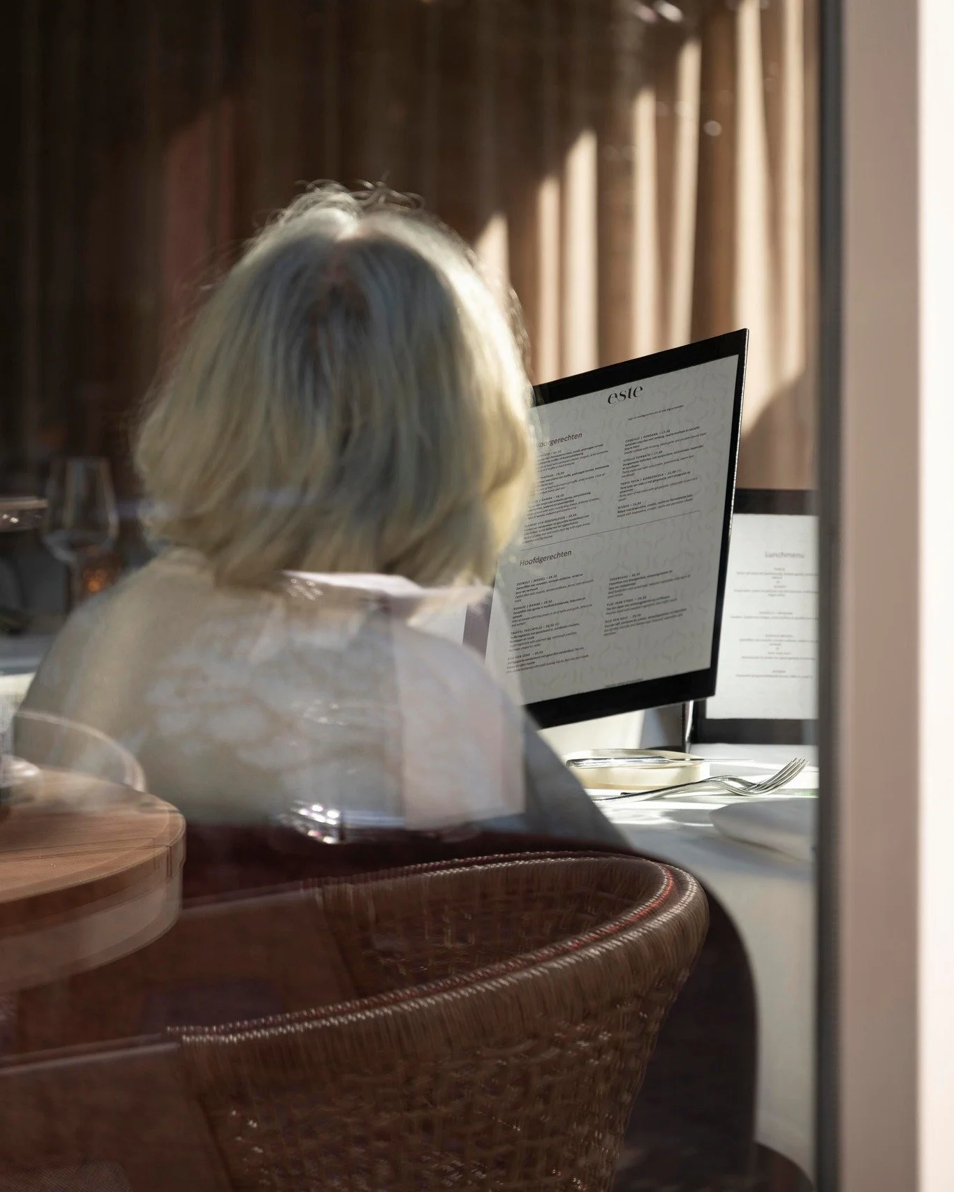 Het leven draait om keuzes.

Soms klein, soms bepalend.
Kiezen voor Este is kiezen voor smaak, stijl en een vanzelfsprekende sfeer.
De rest volgt vanzelf.

#EsteWaalwijk #RestaurantEste #Waalwijk #Keuzes #Smaak #BijEste