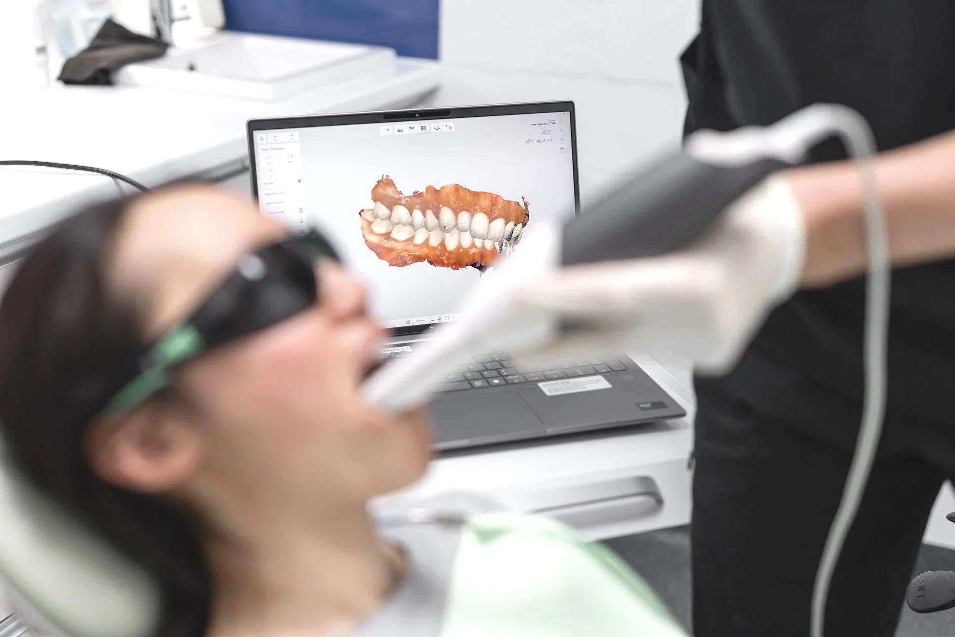 Friendly, quality family dentistry in Camberwell Burwood, Canterbury, Glen Iris, Hawthorn East, Surrey Hills, Balwyn, Hawthorn, Malvern East, Ashburton, Mont Albert. Cosmetic veneers, bleaching, invisalign, implants, family children's emergency