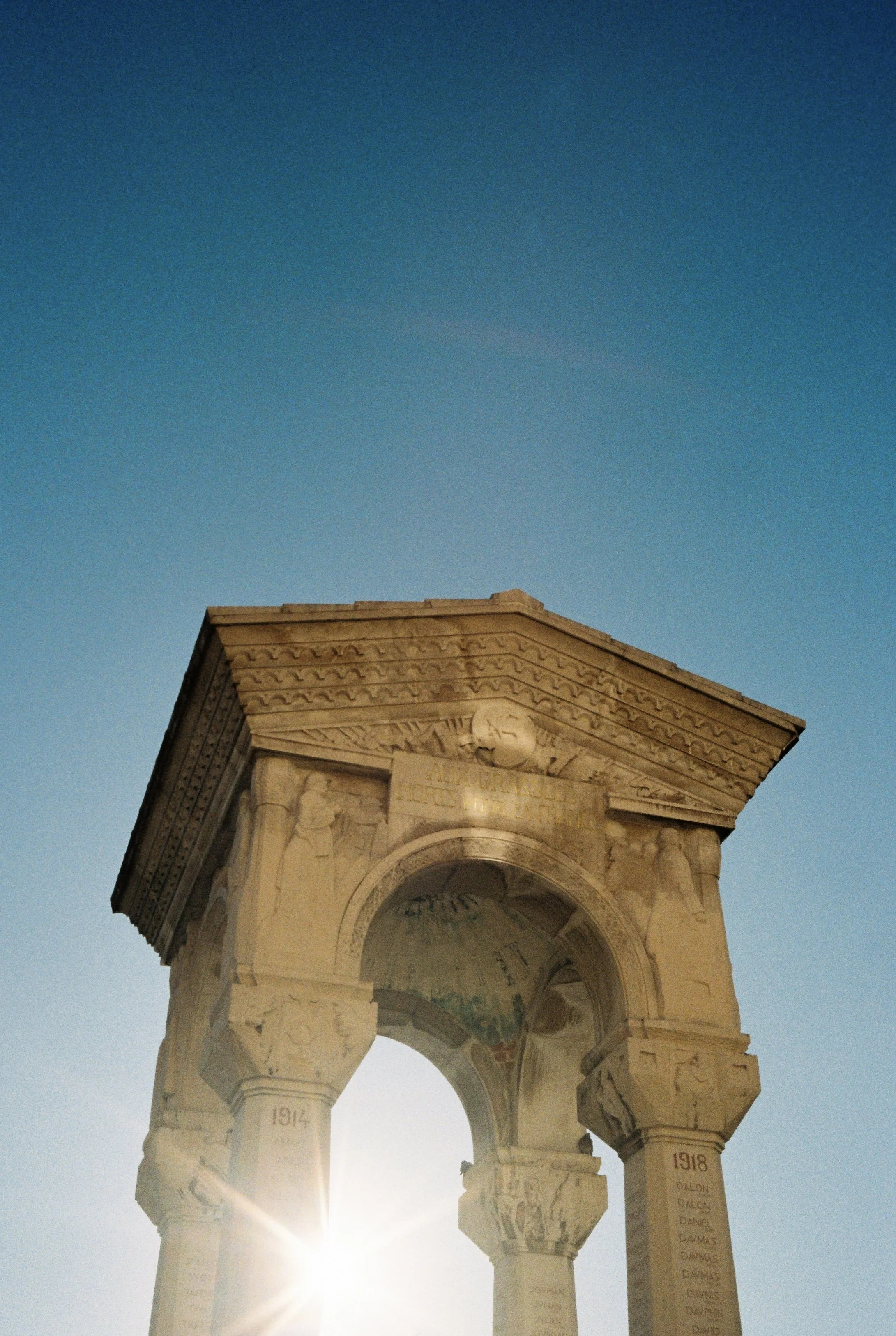 RIVIERA SERIES: ABSENCE // It is like the sky, spread over everything.