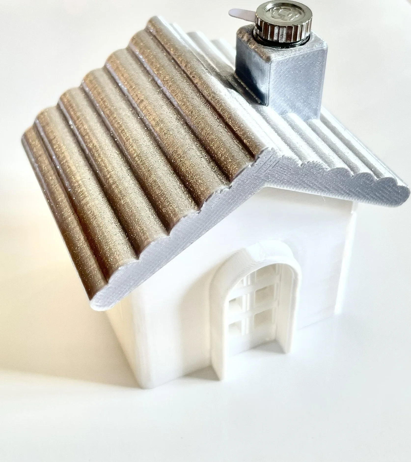 Maisonnette lumineuse multicolore avec toit Gris