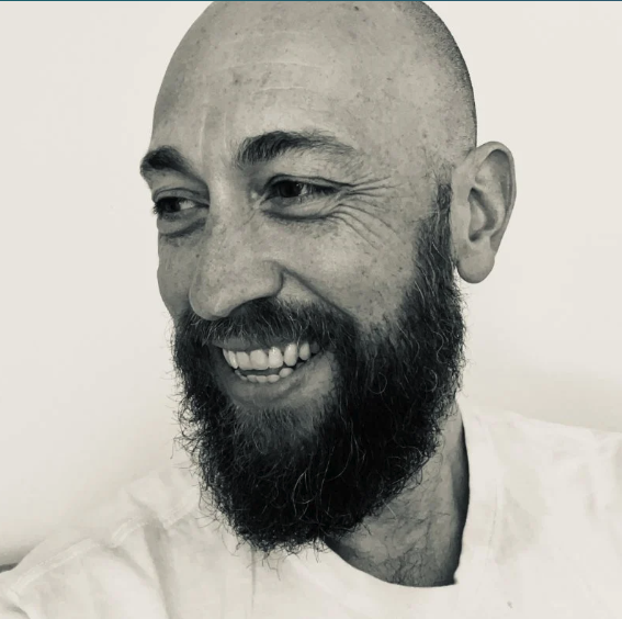 Headshot of Dr Lee Miller