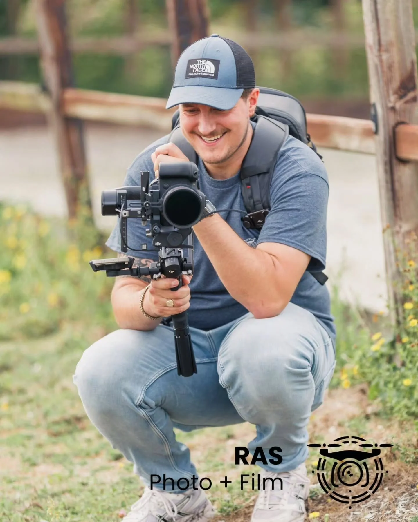 Hey! 
Ik ben Lennart, foto- en videograaf uit Zuid-Holland. Professioneel overdenker en de drang om gave dingen te maken.

Ik richt me voornamelijk op het maken van content voor bedrijven zoals afbeeldingen voor de website, maar ook bedrijfsvideo's o