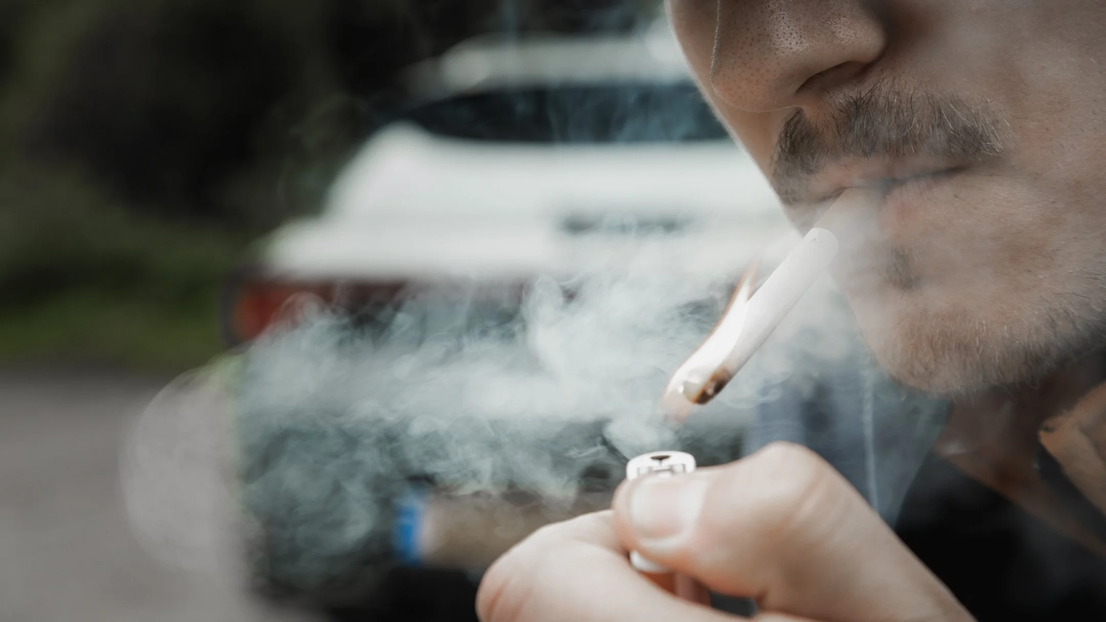 Waterbos scene sigaret donker.jpg