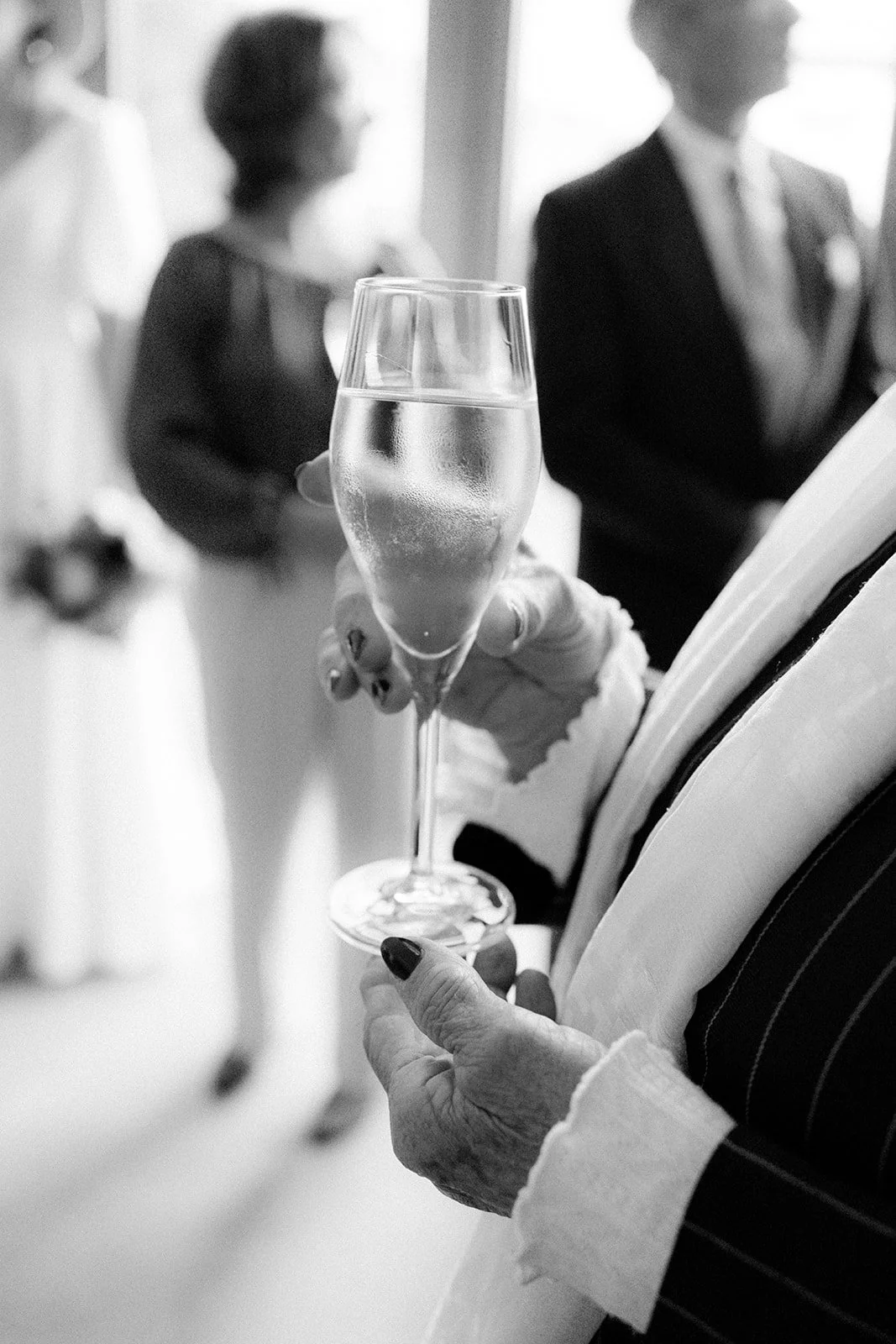 Hochzeitsfotografie in Mainz Katharina Rühl – Fine Art Hochzeitsfotografie eines Brautpaares mit ruhiger, zeitloser Ästhetik