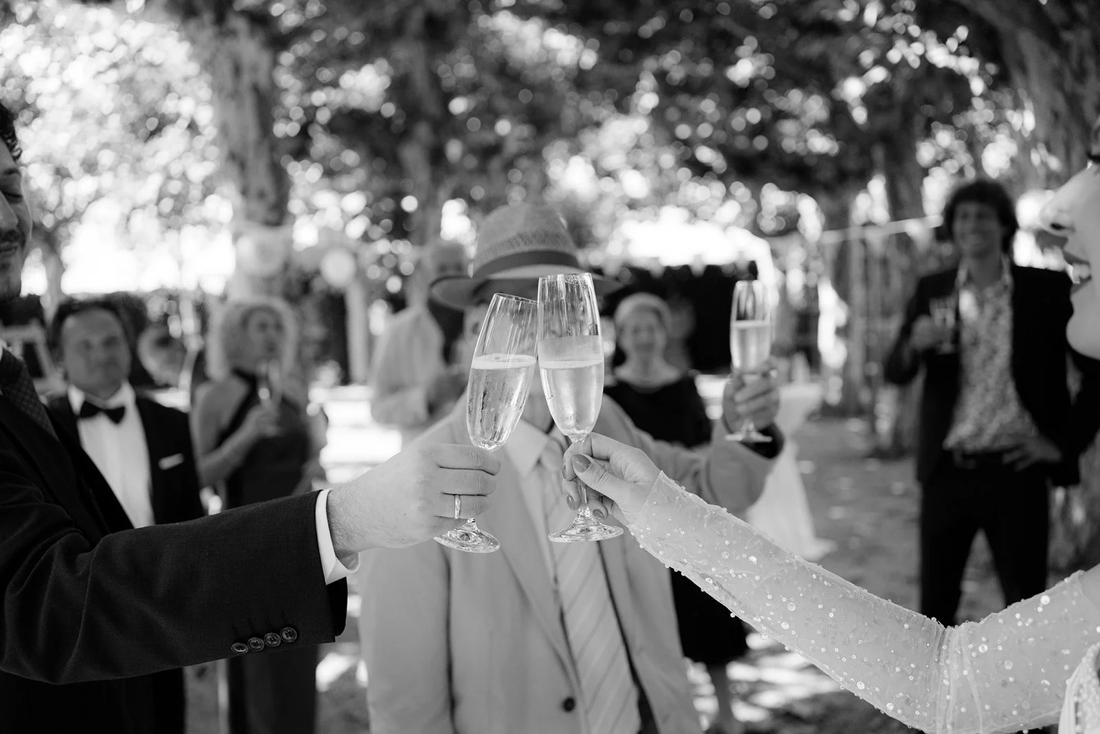 Hochzeitsfotograf Darmstadt: Sektempfang nach der standesamtlichen Trauung im Hochzeitsturm