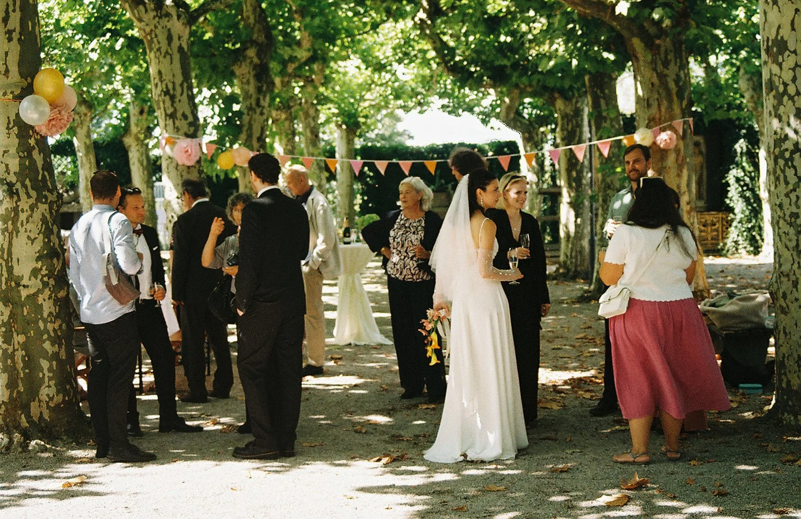 Hochzeitsfotograf Darmstadt: Sektempfang nach der standesamtlichen Trauung im Hochzeitsturm