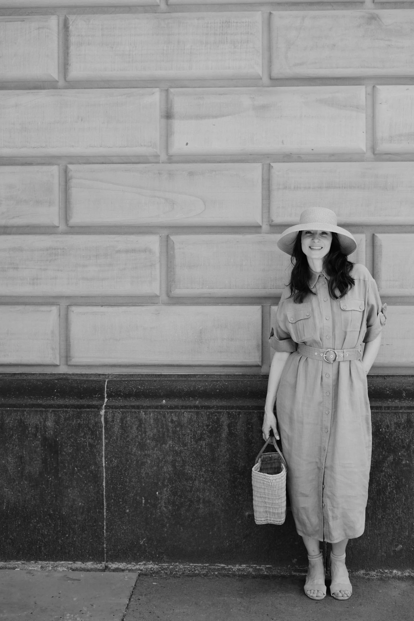 Stilvolles Editorial-Portrait in schwarz-weiß im Vogue Style– Commercial Brandfotografie Mainz im minimalistischen Look mit fine timeless elegance von Katharina Rühl