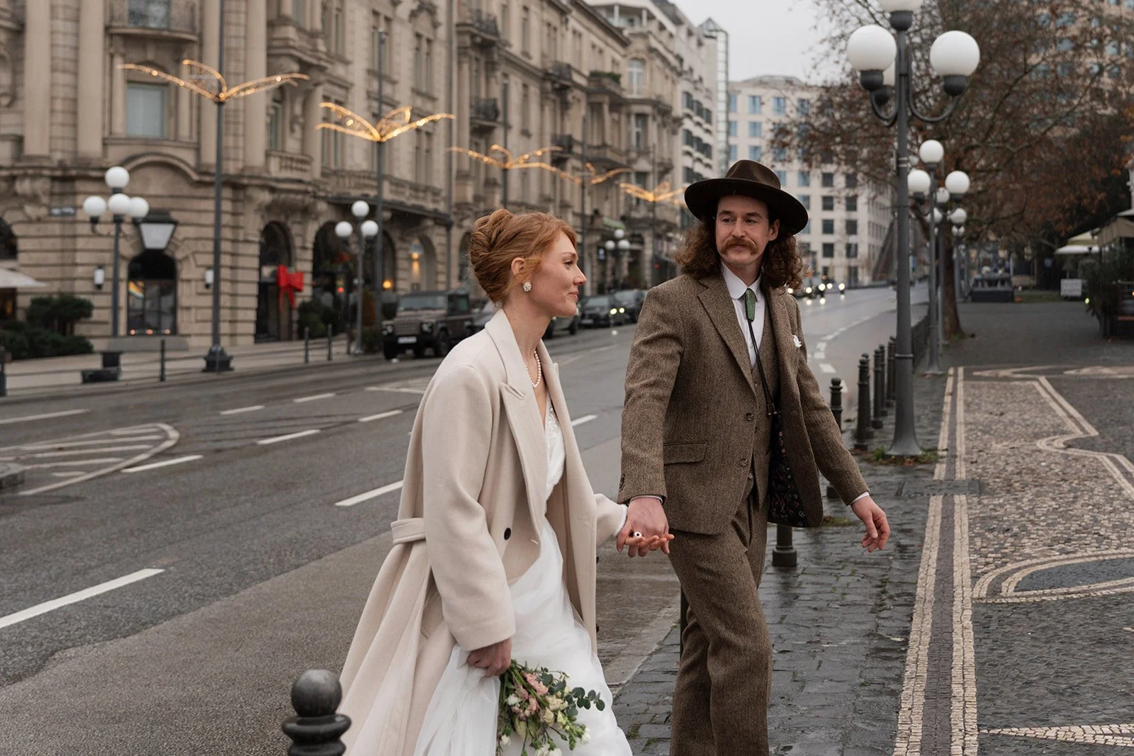 Hochzeitsfotografin in Mainz Katharina Rühl – emotionale Fine Art Hochzeitsfotografie eines Brautpaares in natürlichem Licht