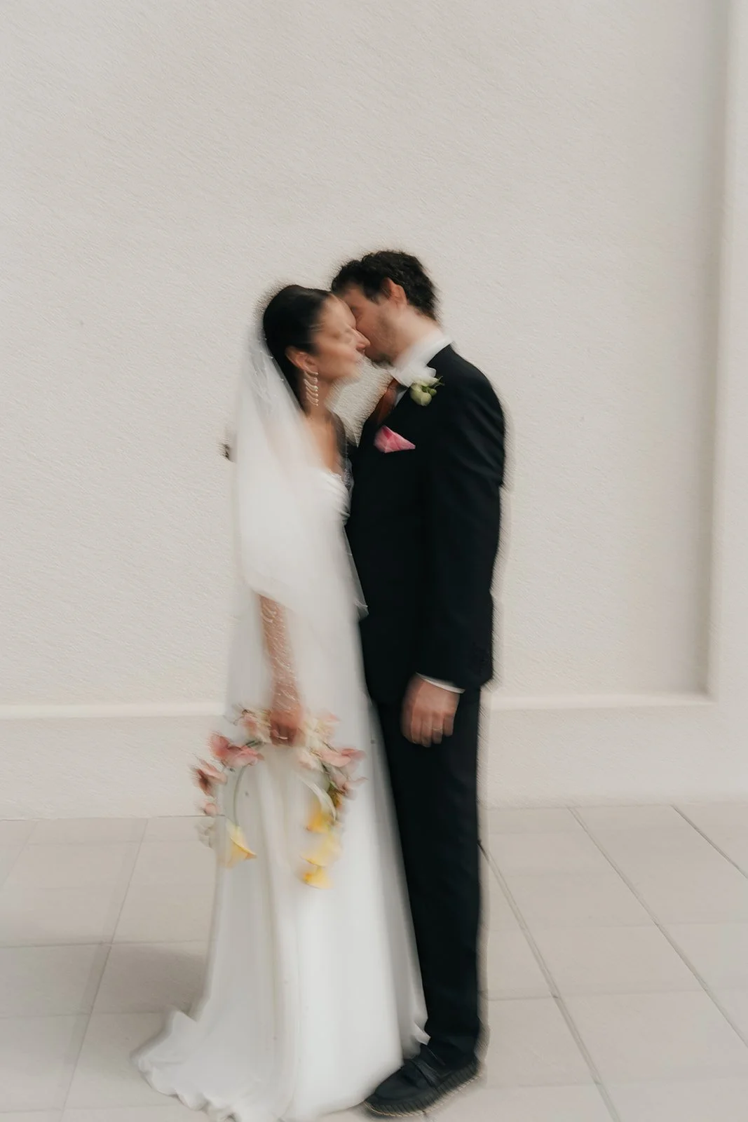 Zeitlose Fine Art Hochzeitsfotografie in Mainz – authentische Momente eines Brautpaares fotografiert von Katharina Rühl