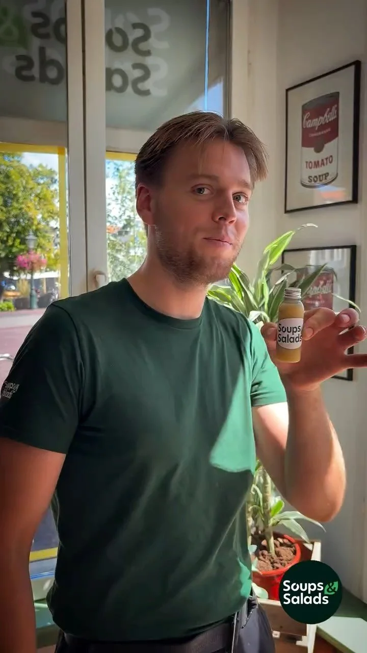 🫚 Onze gembershot! Homemade, lekker pittig en:
▫️Het verhoogt je weerstand.
▫️Verbetert je spijsvertering.
▫️Vermindert misselijkheid.
▫️Ontstekingsremmend.
▫️Geeft je energie.
▫️Kan pijn verminderen.
Kom langs of bestel via soupsandsalads.nl
#g