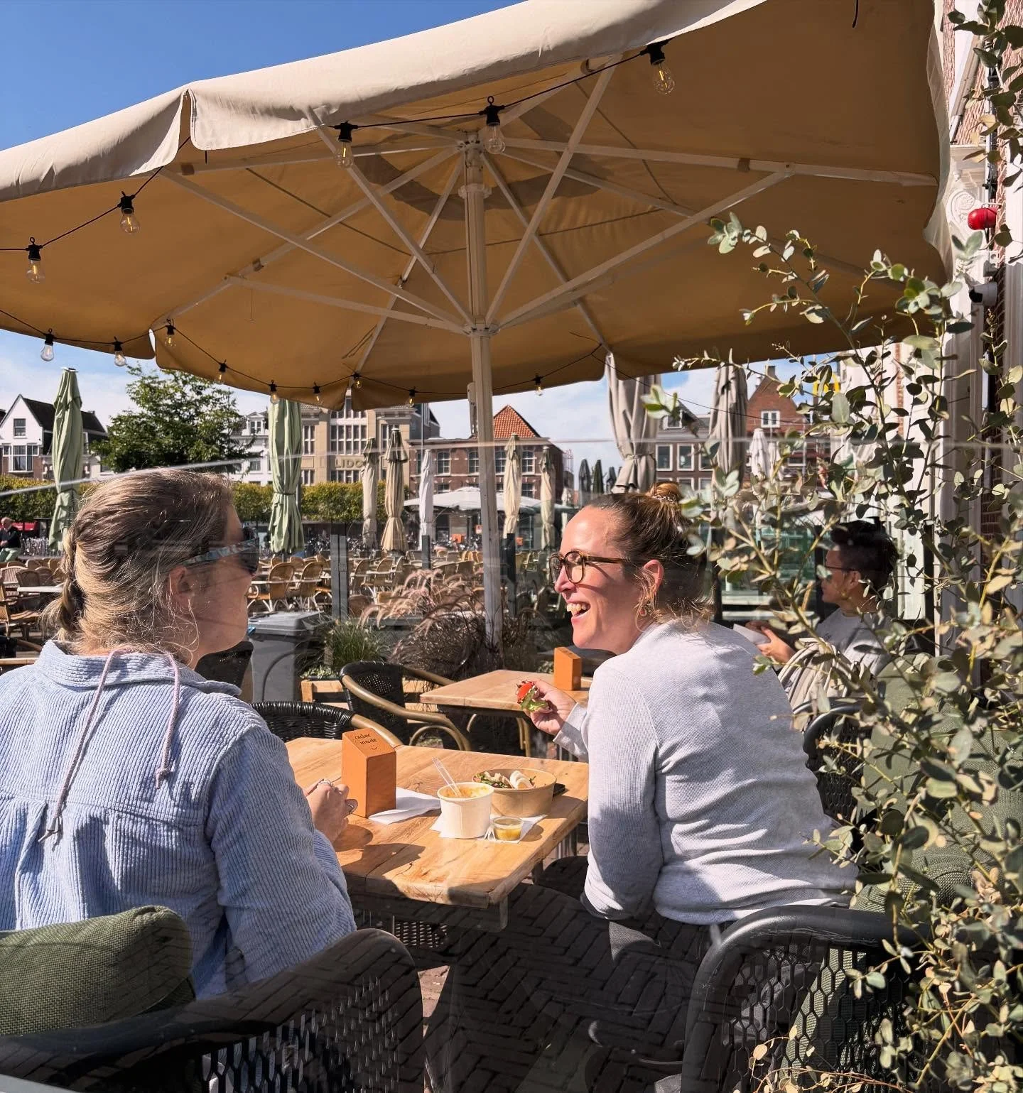 Pauze? Kom je gezonde lunch bij ons halen! Neem het mee of neem plaats op het terras! ☀️
#lunchleiden #gezond #healthylunch #leiden