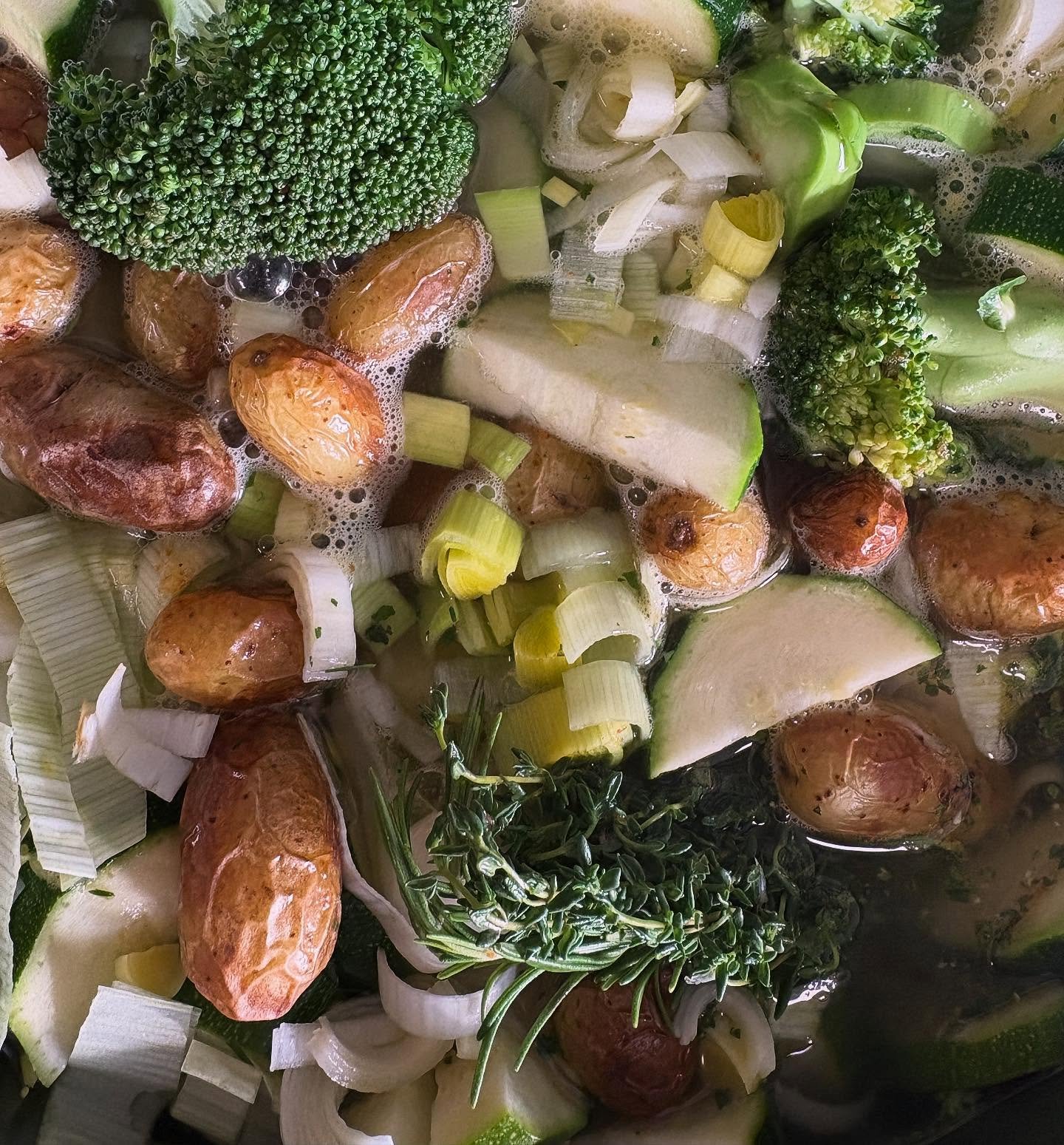 🍂 Herfstvakantie? Laat ons voor je koken! 
Bestel bijvoorbeeld deze herfstige broccoli-courgette soep. Goed voor je immuunsysteem 💚

Soupsandsalads.nl