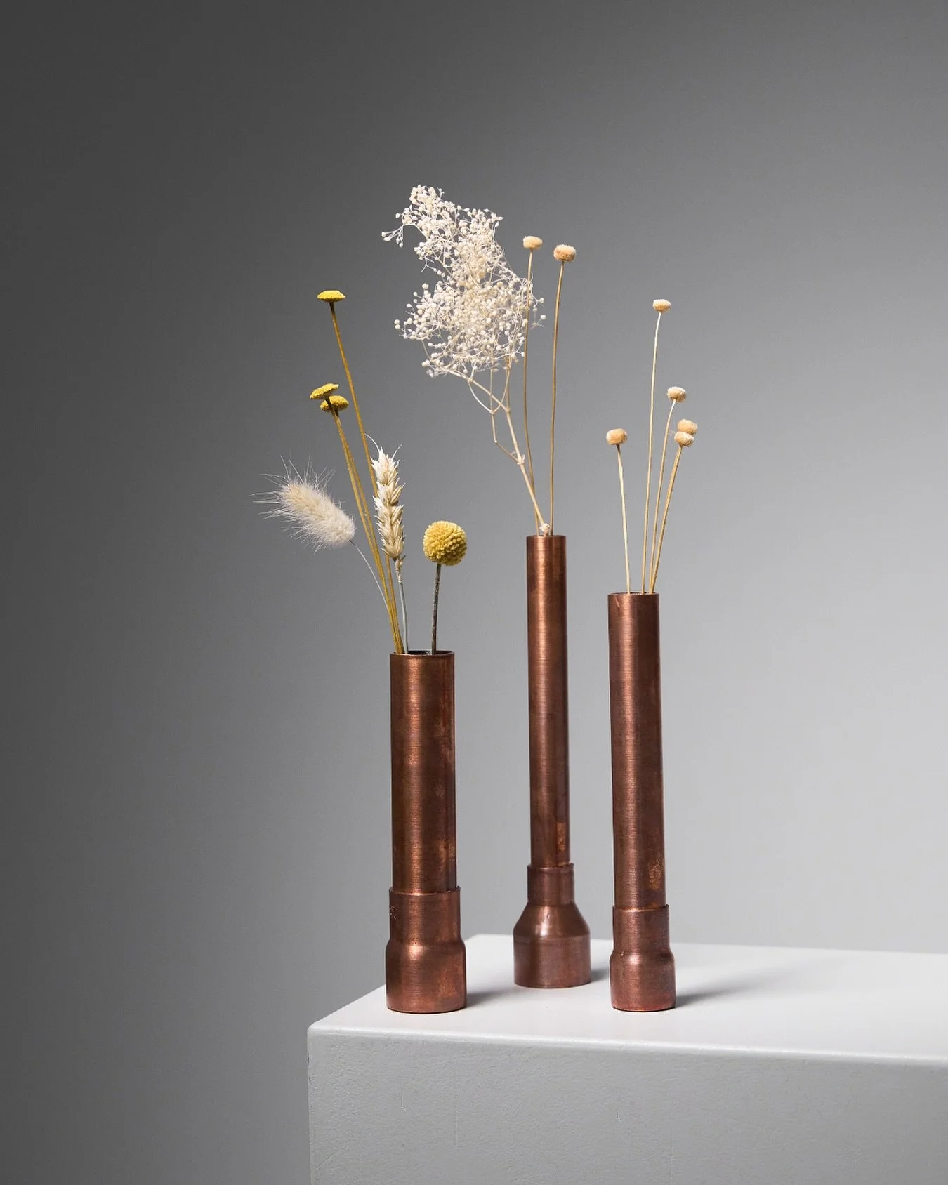 Bloompos&eacute; transforms industrial pipes into delicate mini vases&hellip; where rugged materials meet crafted elegance.
Available soon. 🌿

#Bloompos&eacute; #DesignWithCare #CopperVessels #IndustrialElegance