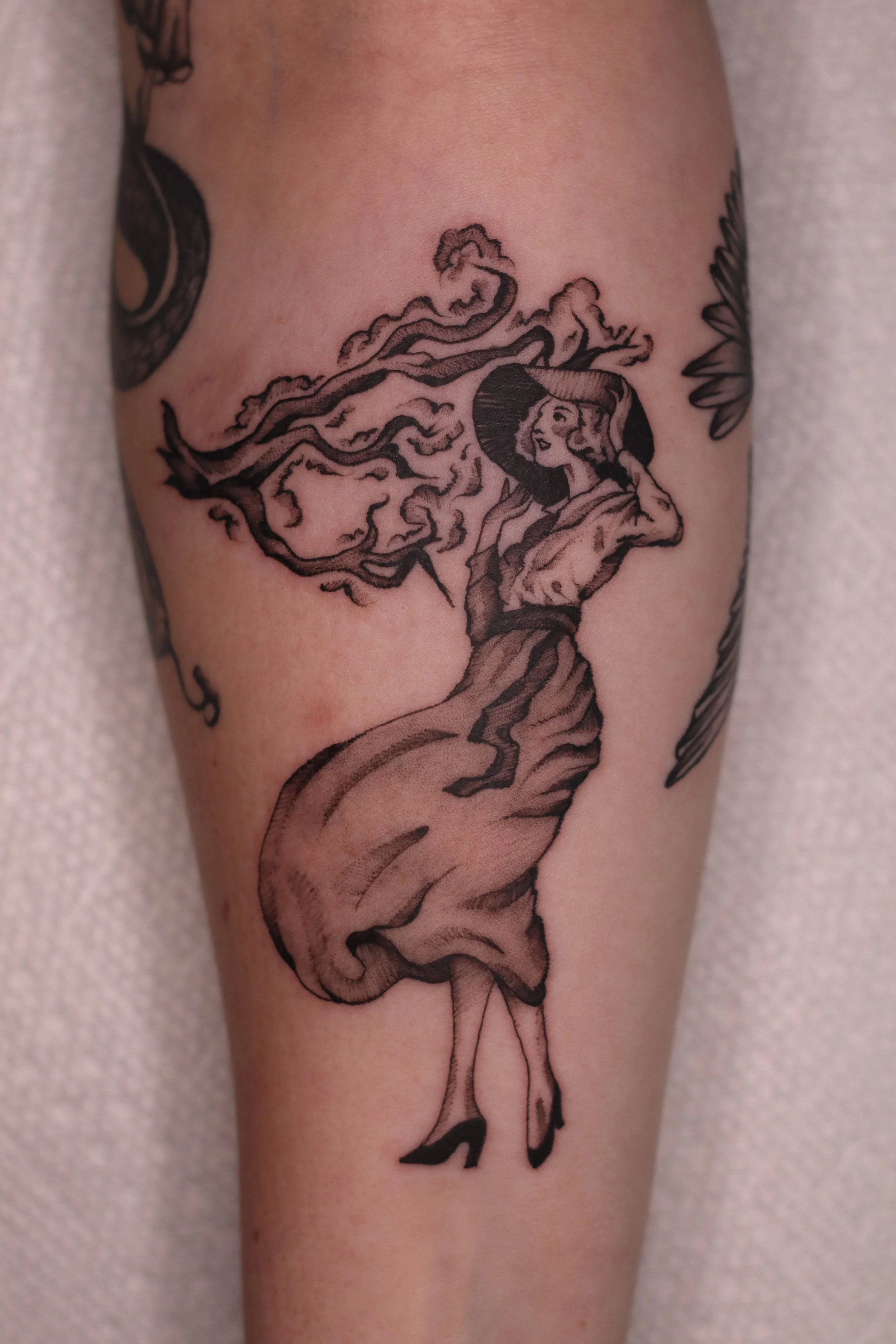 Tattoo of a vintage style lady and a tree 
