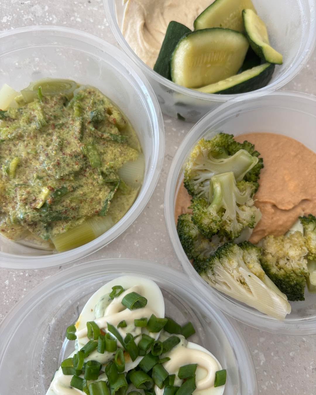Cette semaine (avec ces chaleurs) : 

De nombreuses pr&eacute;parations pour constituer vos repas en fonction de vos envies
Et quelques plats chauds, demain, c&rsquo;est &eacute;chine confite aux petits l&eacute;gumes cajun.

Bonne semaine