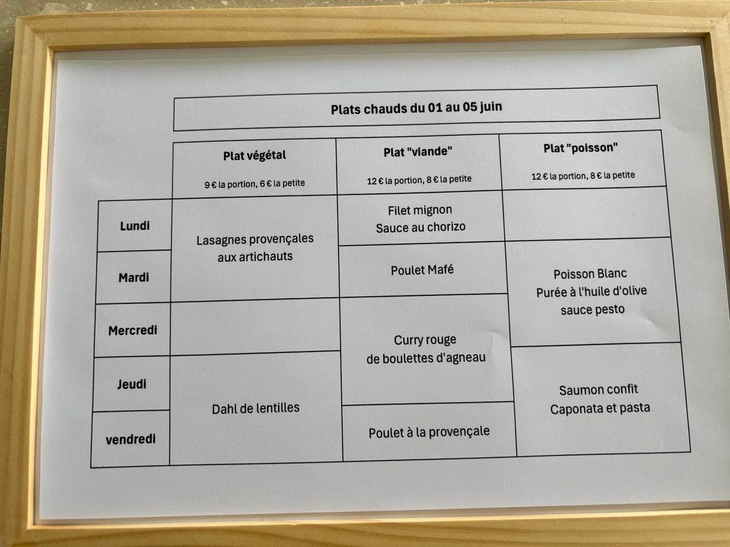 Et voici le menu de la semaine prochaine&hellip;
Avec de nombreuses entr&eacute;es et salades pour composer votre menu&hellip;

Bon week-end 
Antoine