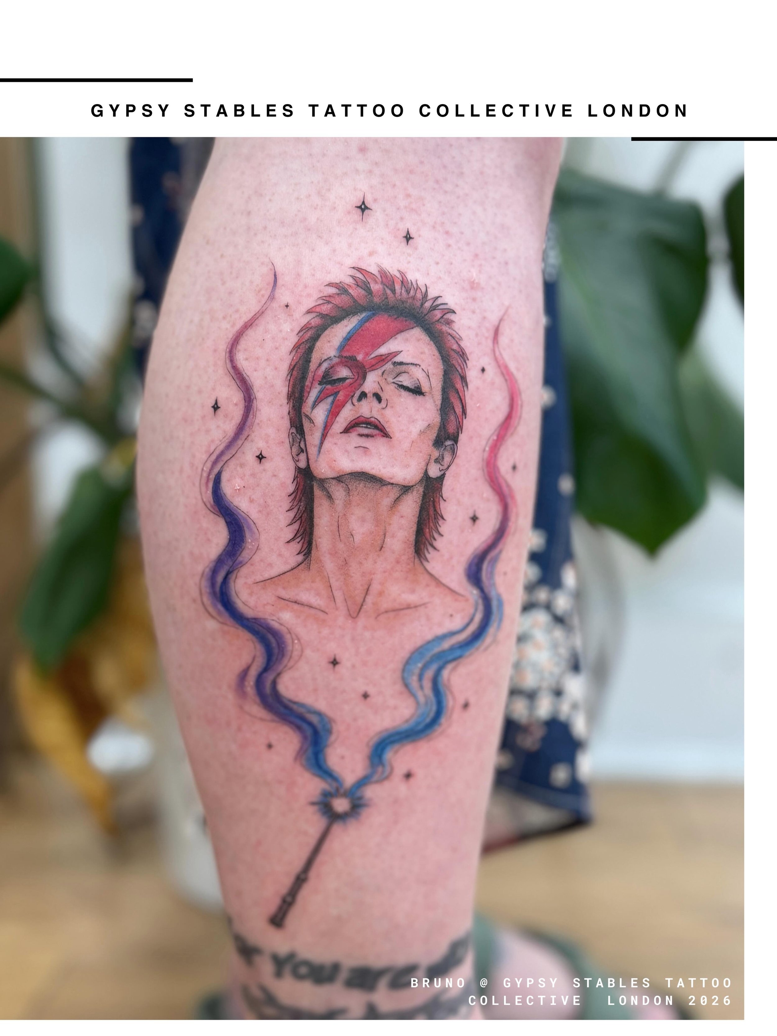 David Bowie colour illustrative tattoo by Bruno @bruno_jardim_tattooer @blsj_fineline 

#davidbowietattoo