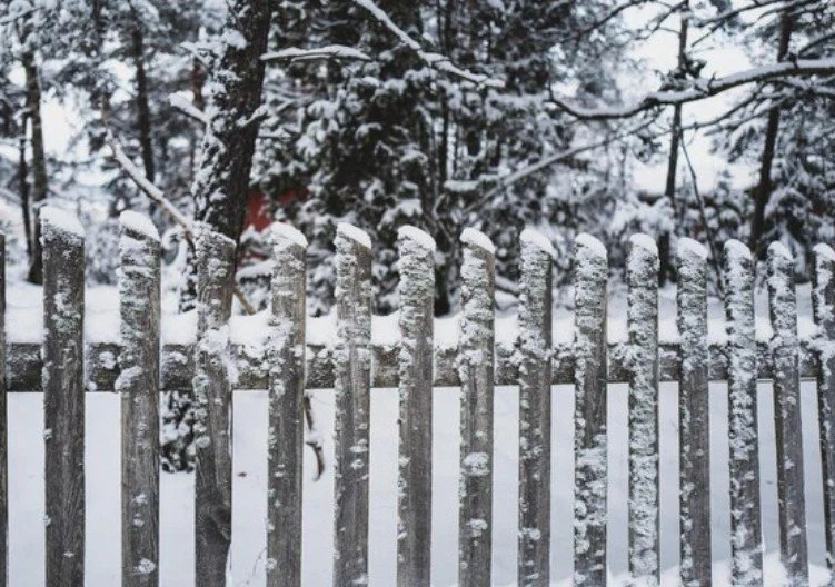 How to Handle Fence Repairs From Winter Storms in Joplin