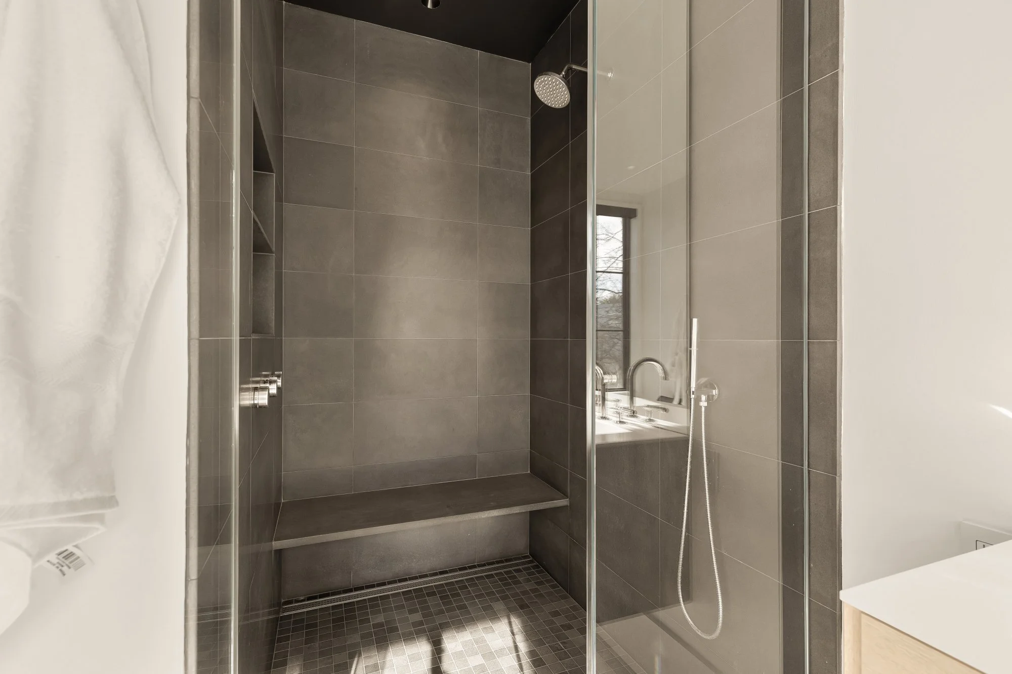 639 E St SE-0035.jpg