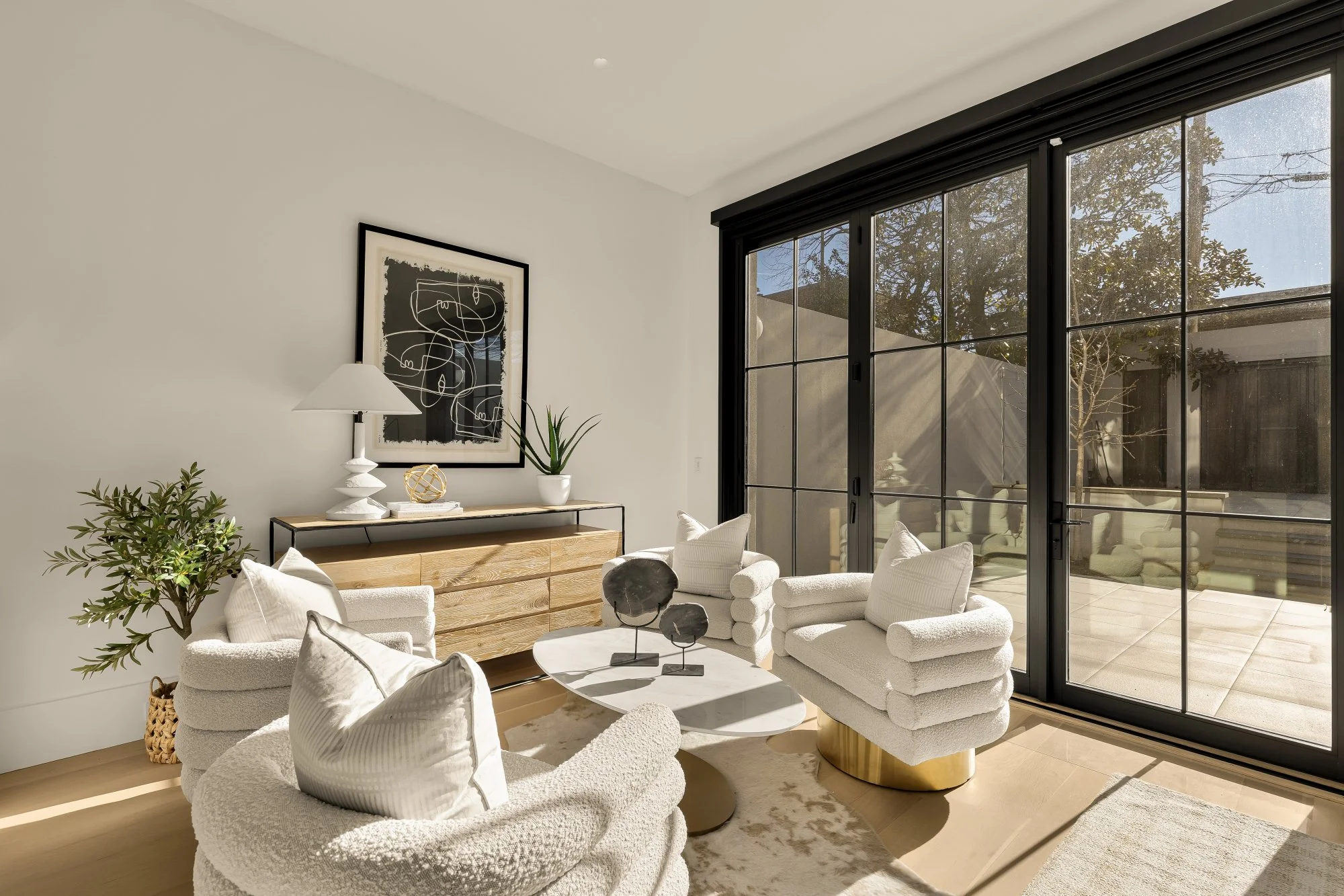 639 E St SE-0018.jpg