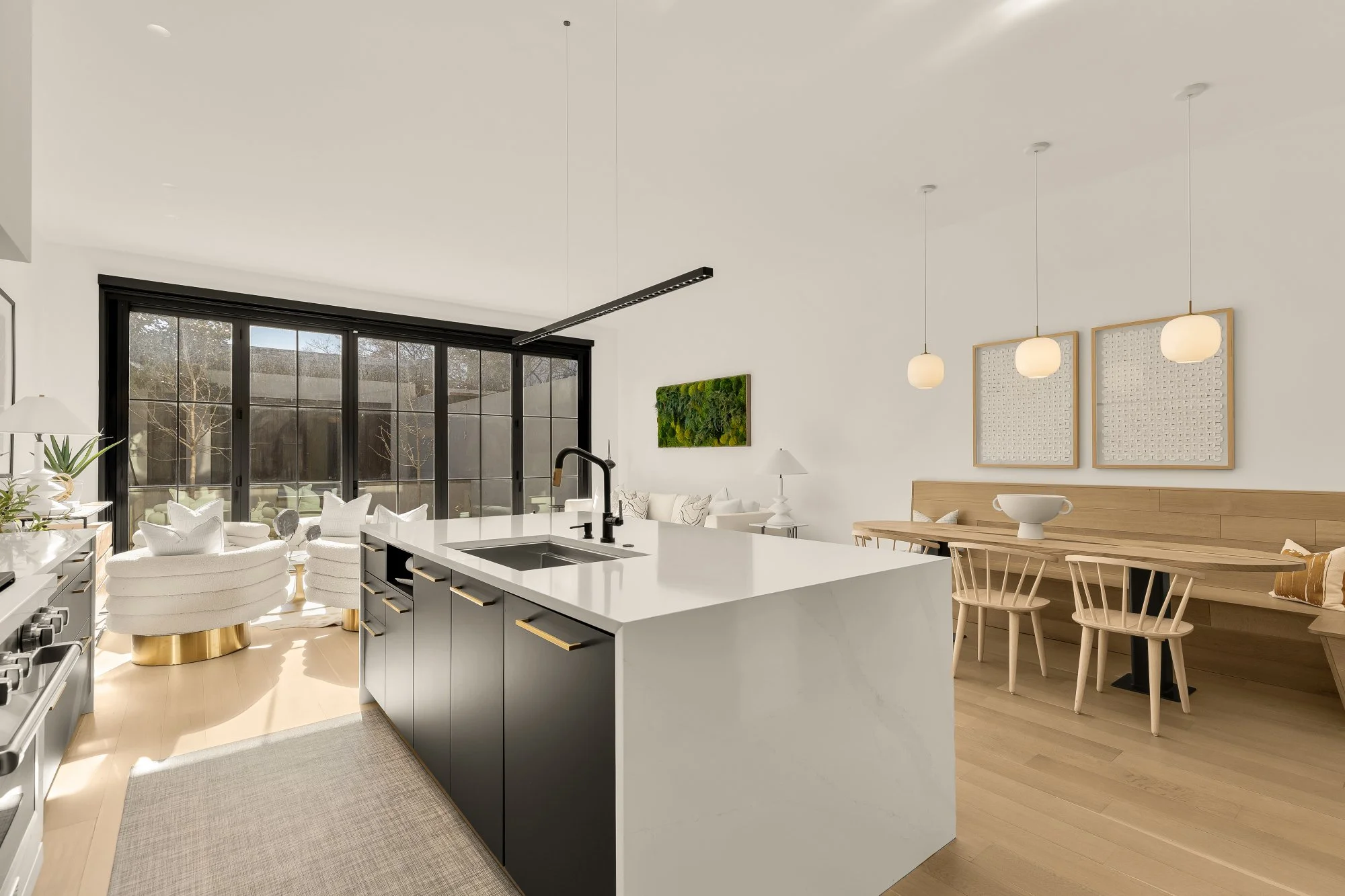 639 E St SE-0013.jpg