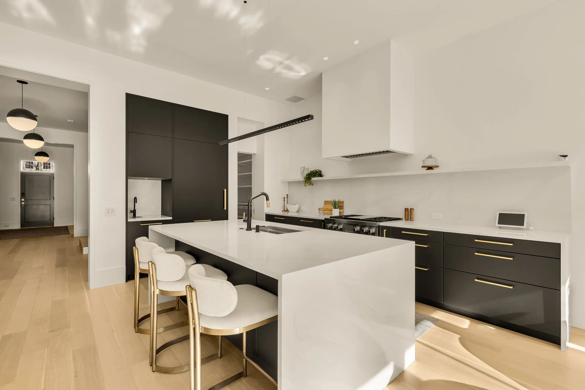 639 E St SE-0009.jpg