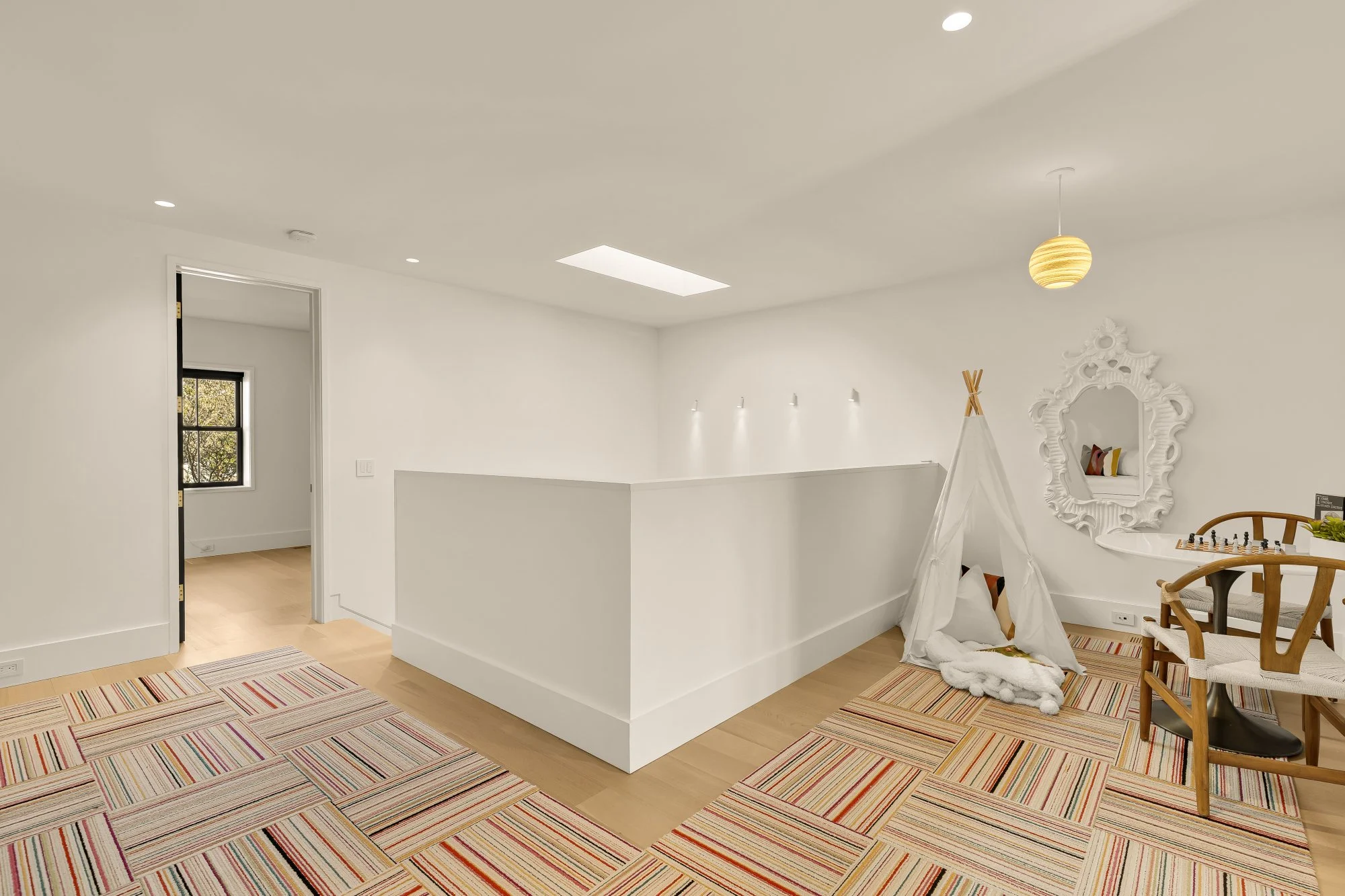 639 E St SE-0037.jpg