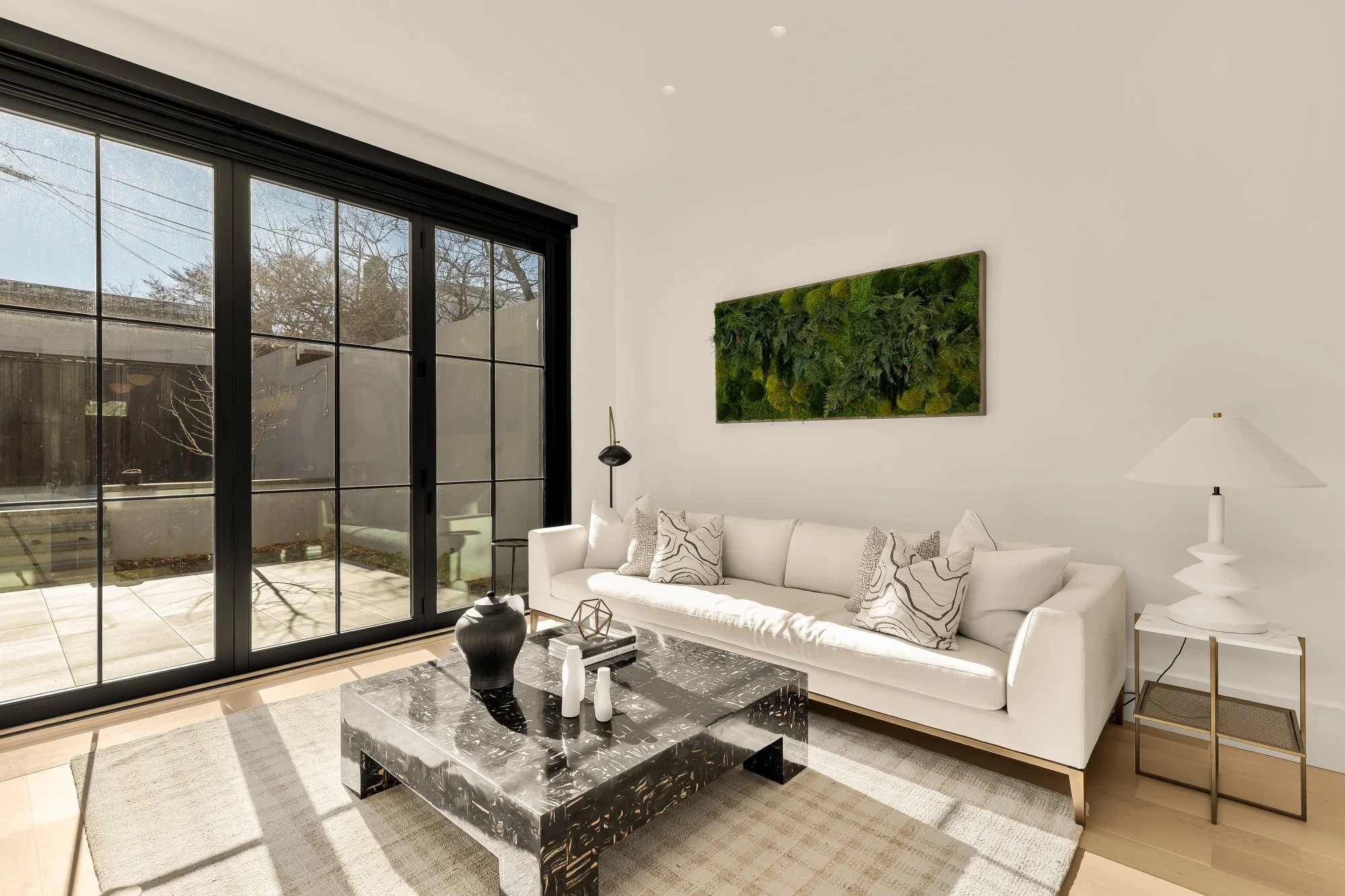 639 E St SE-0017.jpg