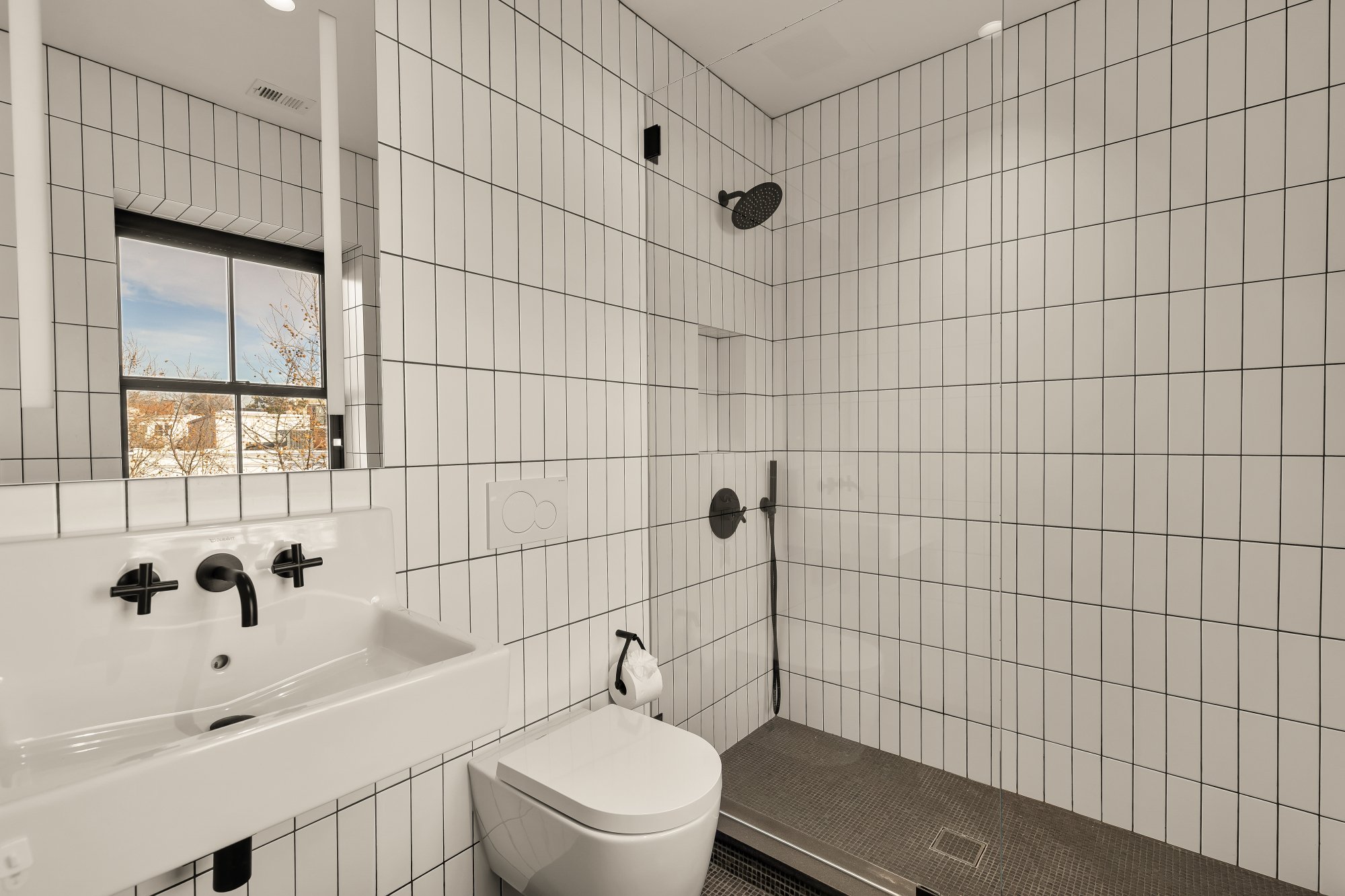 639 E St SE-0040.jpg