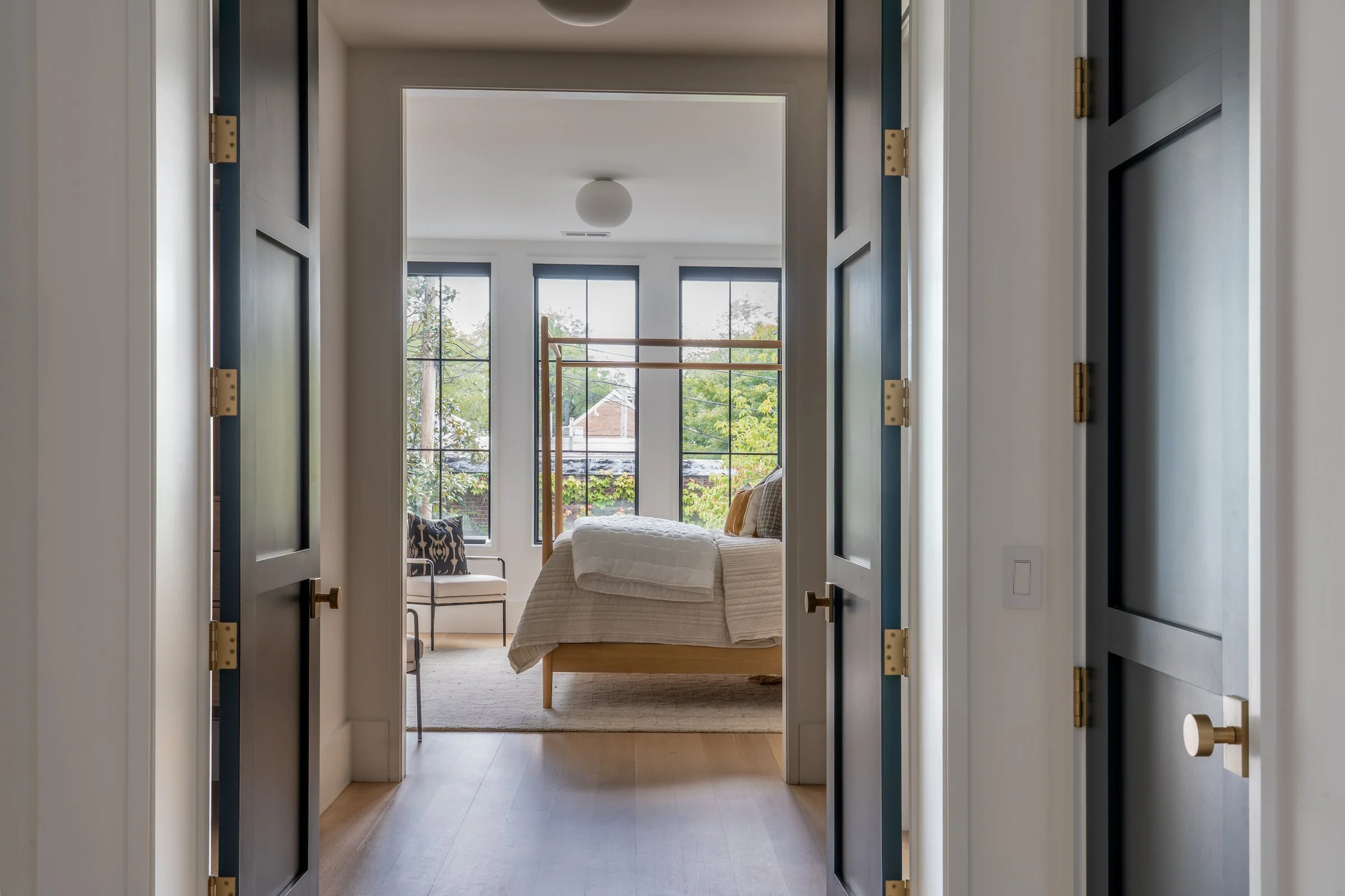  047 639 E St SE.jpg
