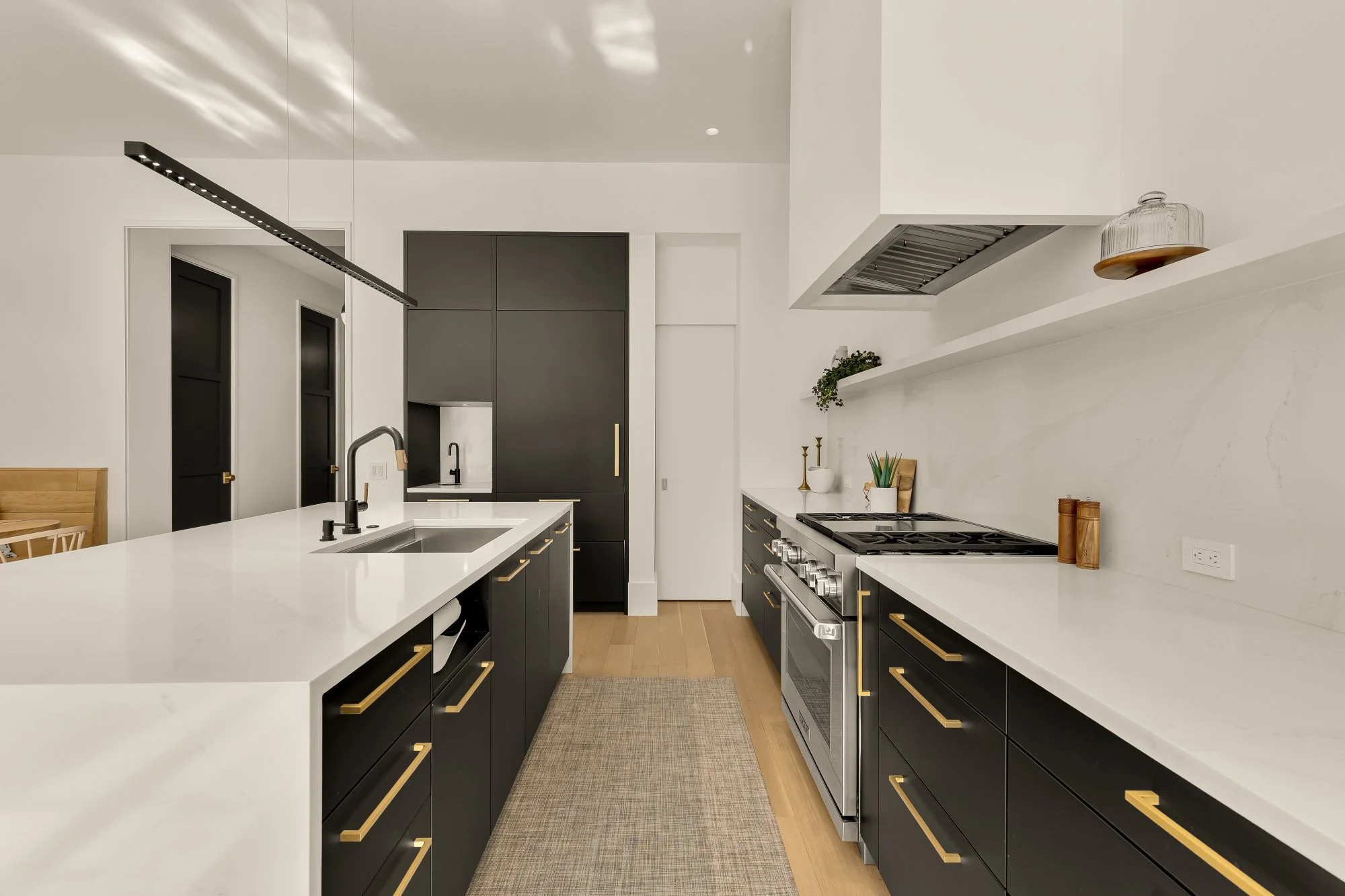 639 E St SE-0011.jpg