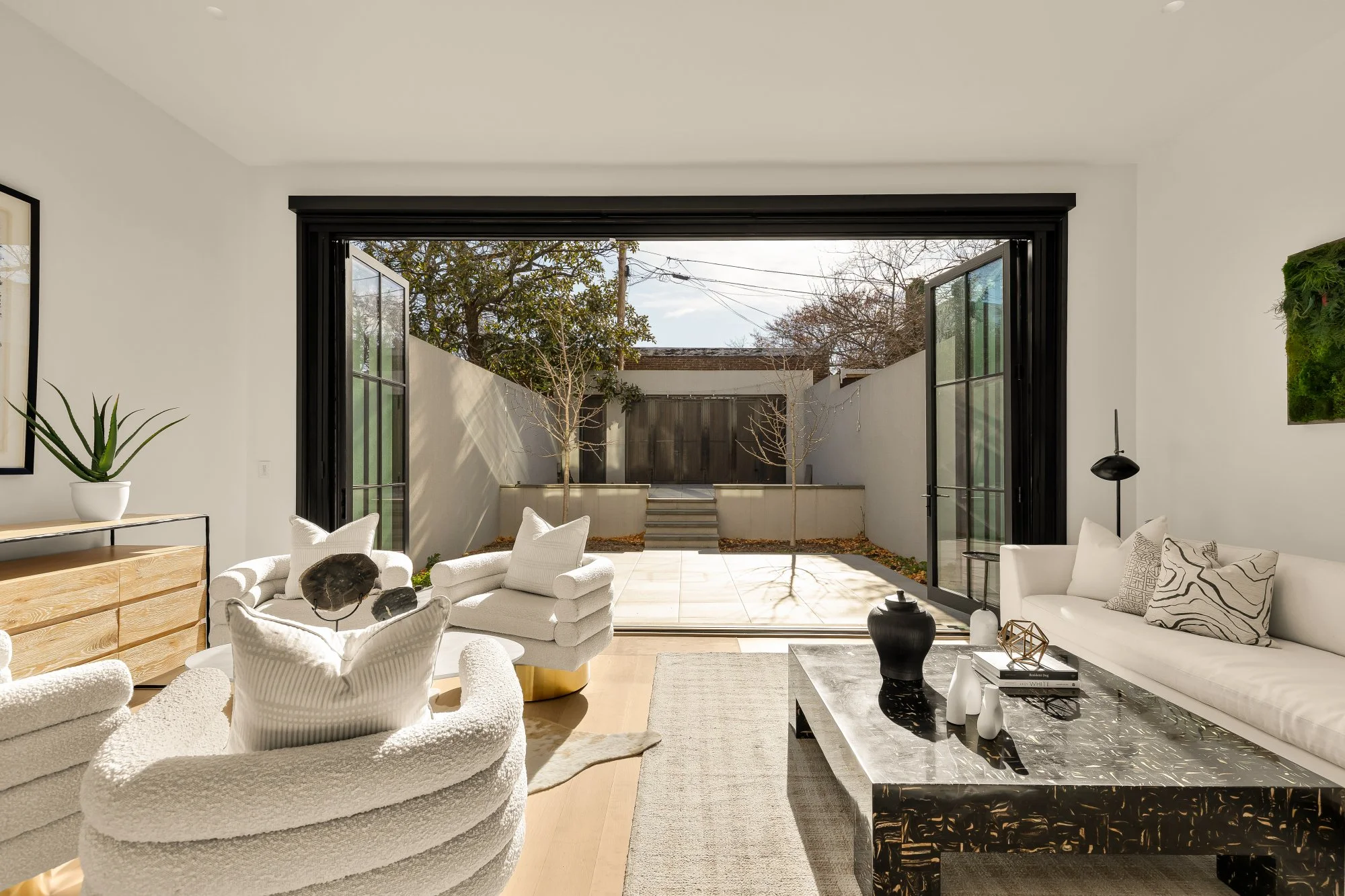 639 E St SE-0016.jpg