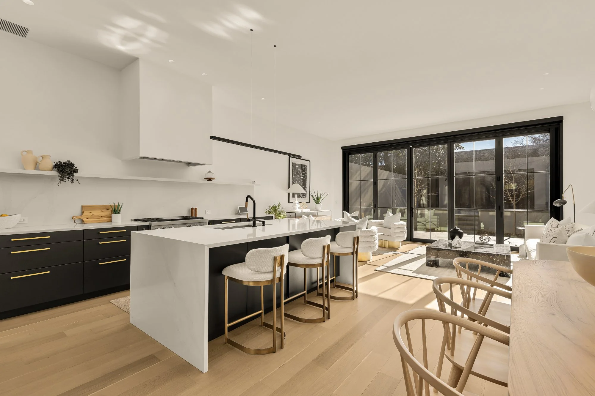 639 E St SE-0008.jpg