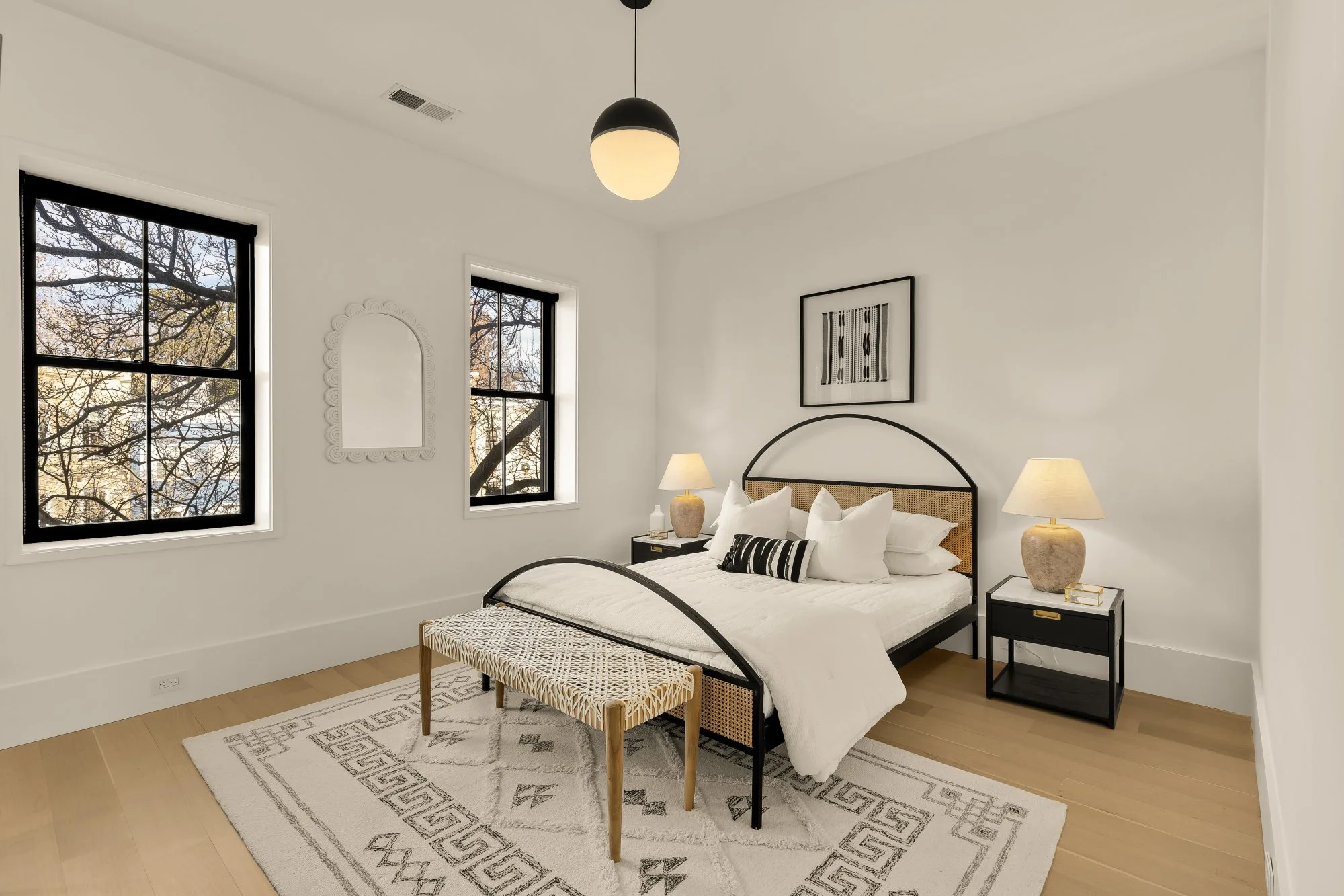 639 E St SE-0020.jpg